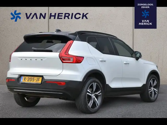 Volvo XC40 view 4
