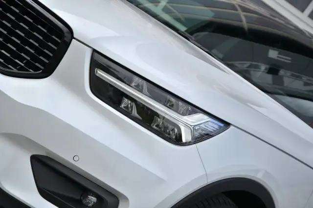 Volvo XC40 view 5