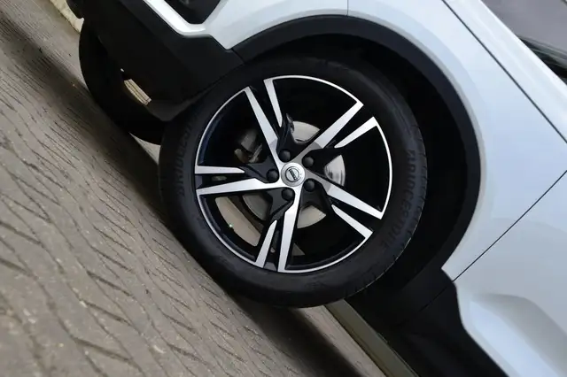 Volvo XC40 view 6