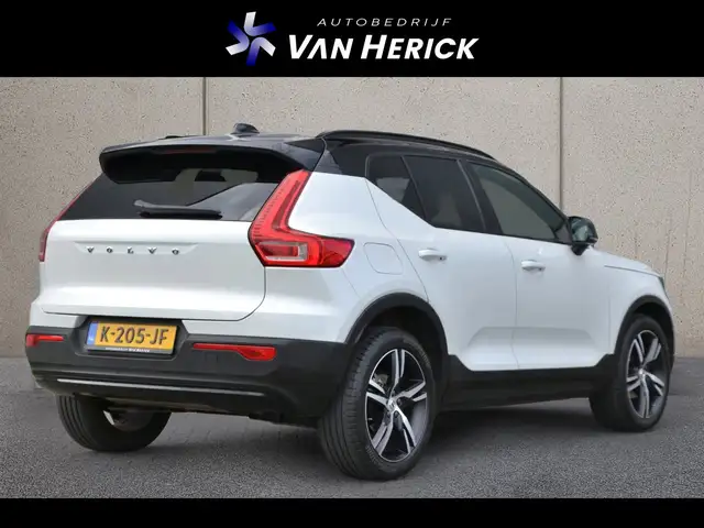 Volvo XC40 view 4
