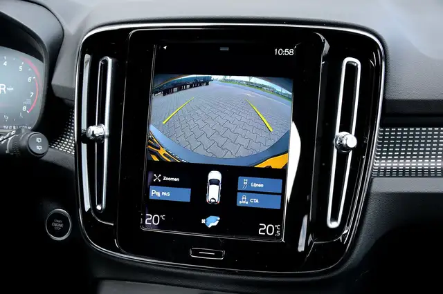 Volvo XC40 view 13