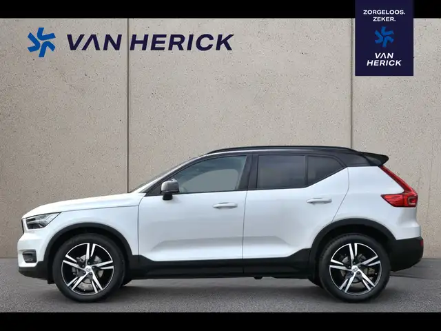 Volvo XC40 view 2