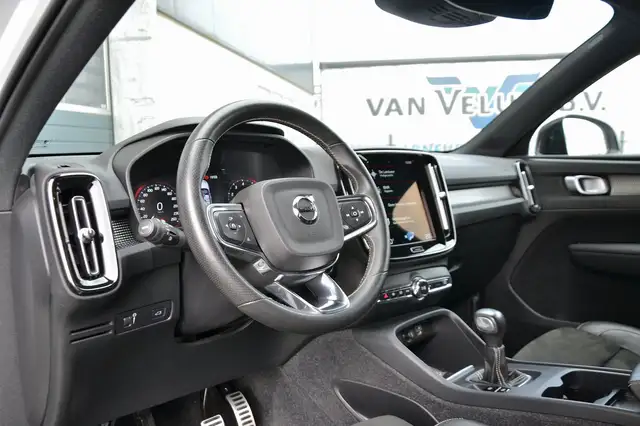 Volvo XC40 view 7
