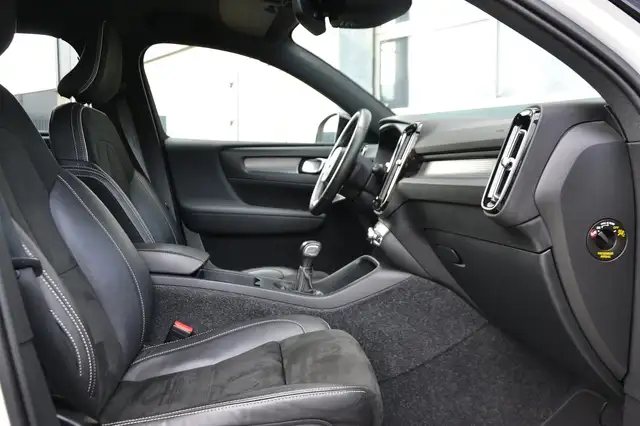 Volvo XC40 view 10