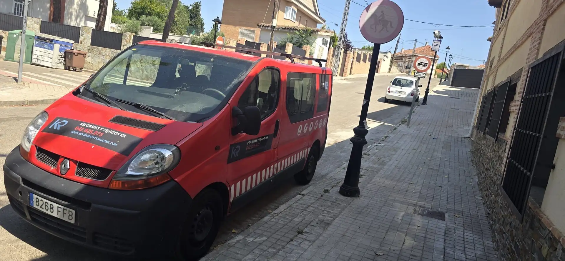 Renault Trafic 2.5 DCi Furgón 27 Corto Normal - 2