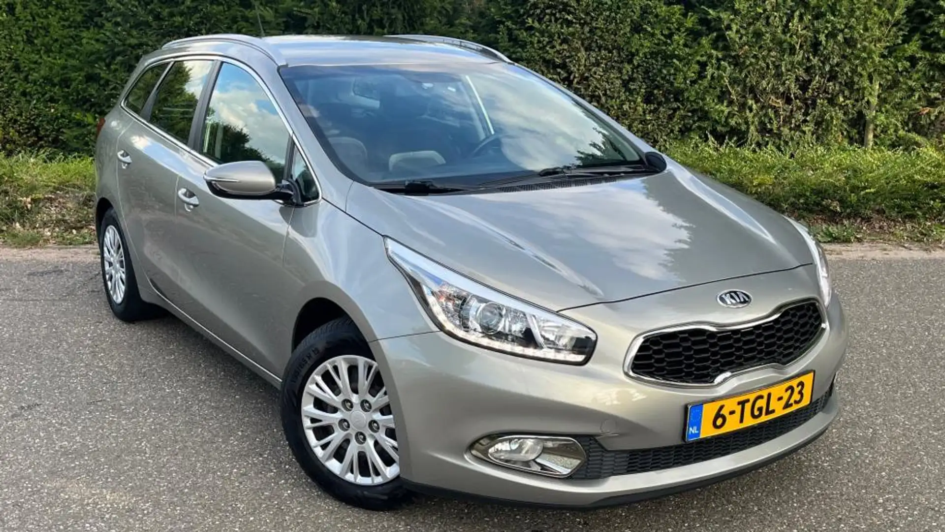 Kia Ceed SW / cee'd SW Sportswagon 1.6 GDI Business Pack l NAVI l Clima l Grijs - 2