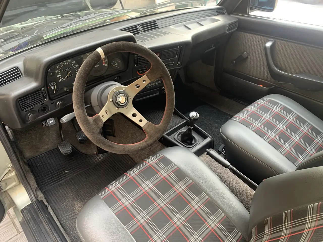 BMW 320 Weber Carb / Sunroof / 5 Gears / New Upholstery, foto 9