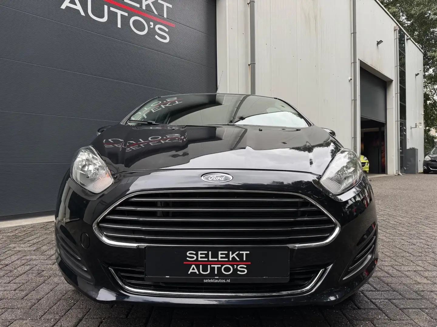 Ford Fiesta 1.25 Titanium 82 Pk Airco/Stoelverwarming/AUX/3-De Noir - 2