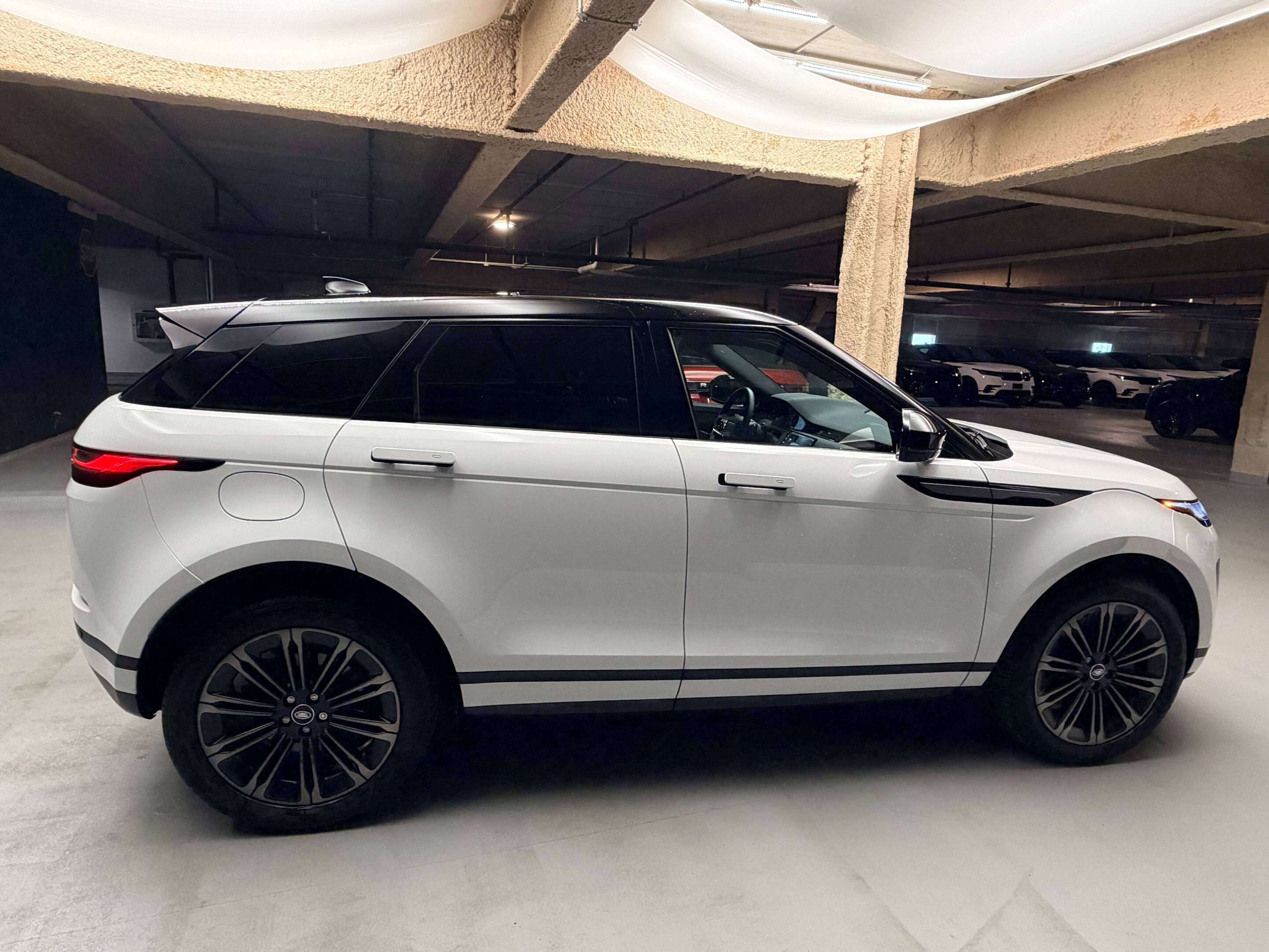 2026 Land Rover Range Rover Evoque LIKE NEW! CERTIFIED VIP LOANER / Finance at 4.99% — photo 1