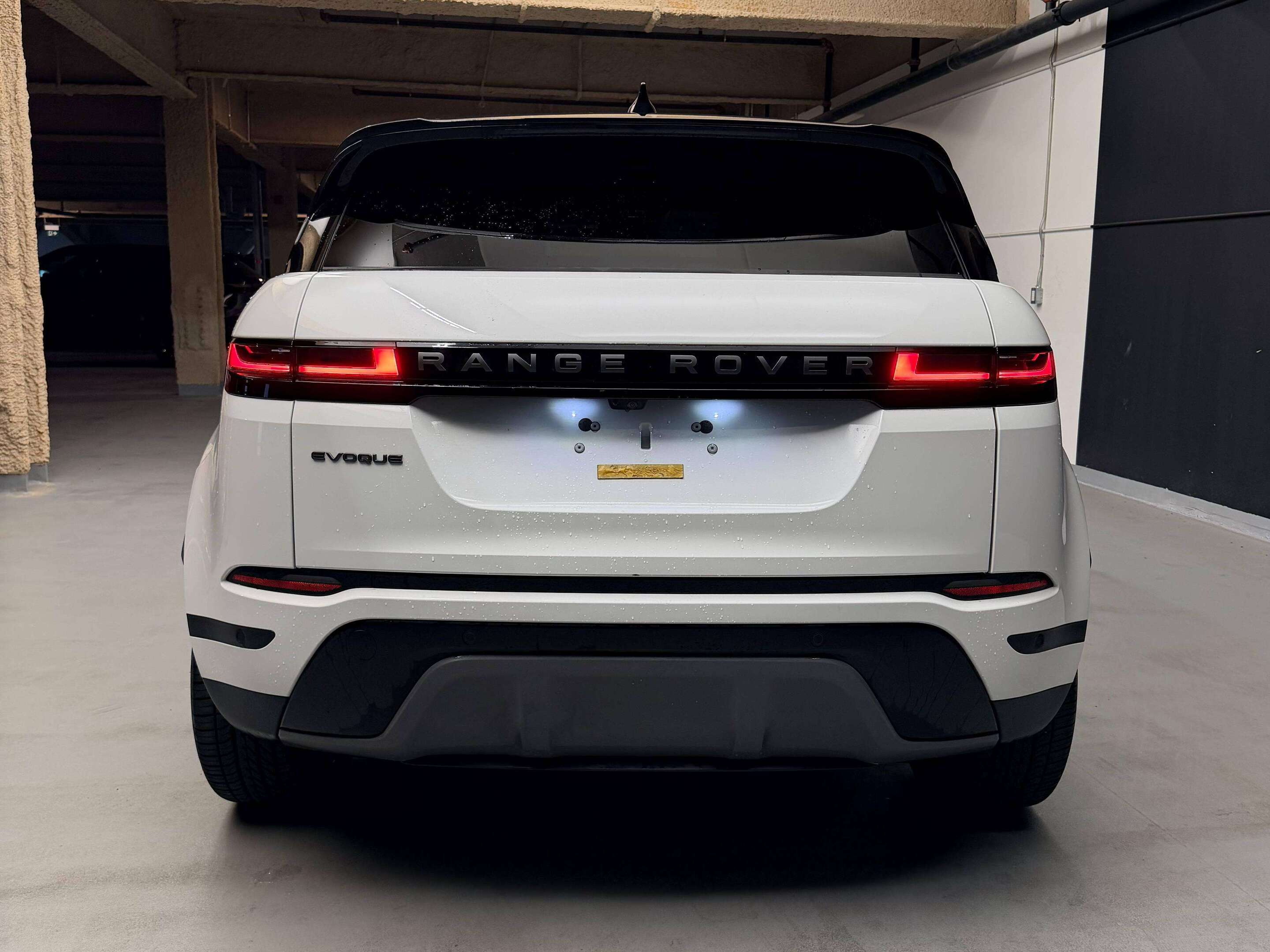 2026 Land Rover Range Rover Evoque LIKE NEW! CERTIFIED VIP LOANER / Finance at 4.99% — photo 1