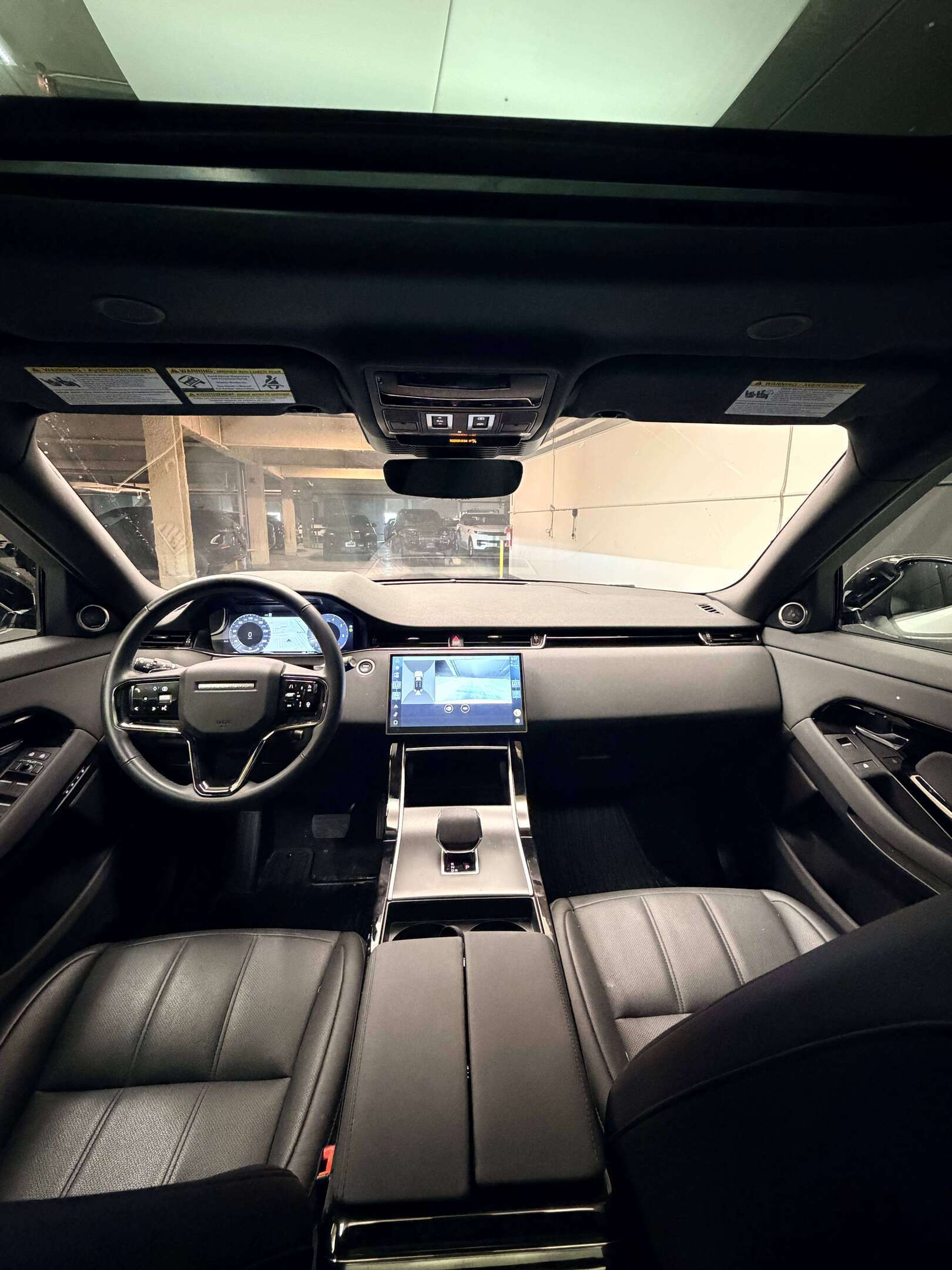 2026 Land Rover Range Rover Evoque LIKE NEW! CERTIFIED VIP LOANER / Finance at 4.99% — photo 1