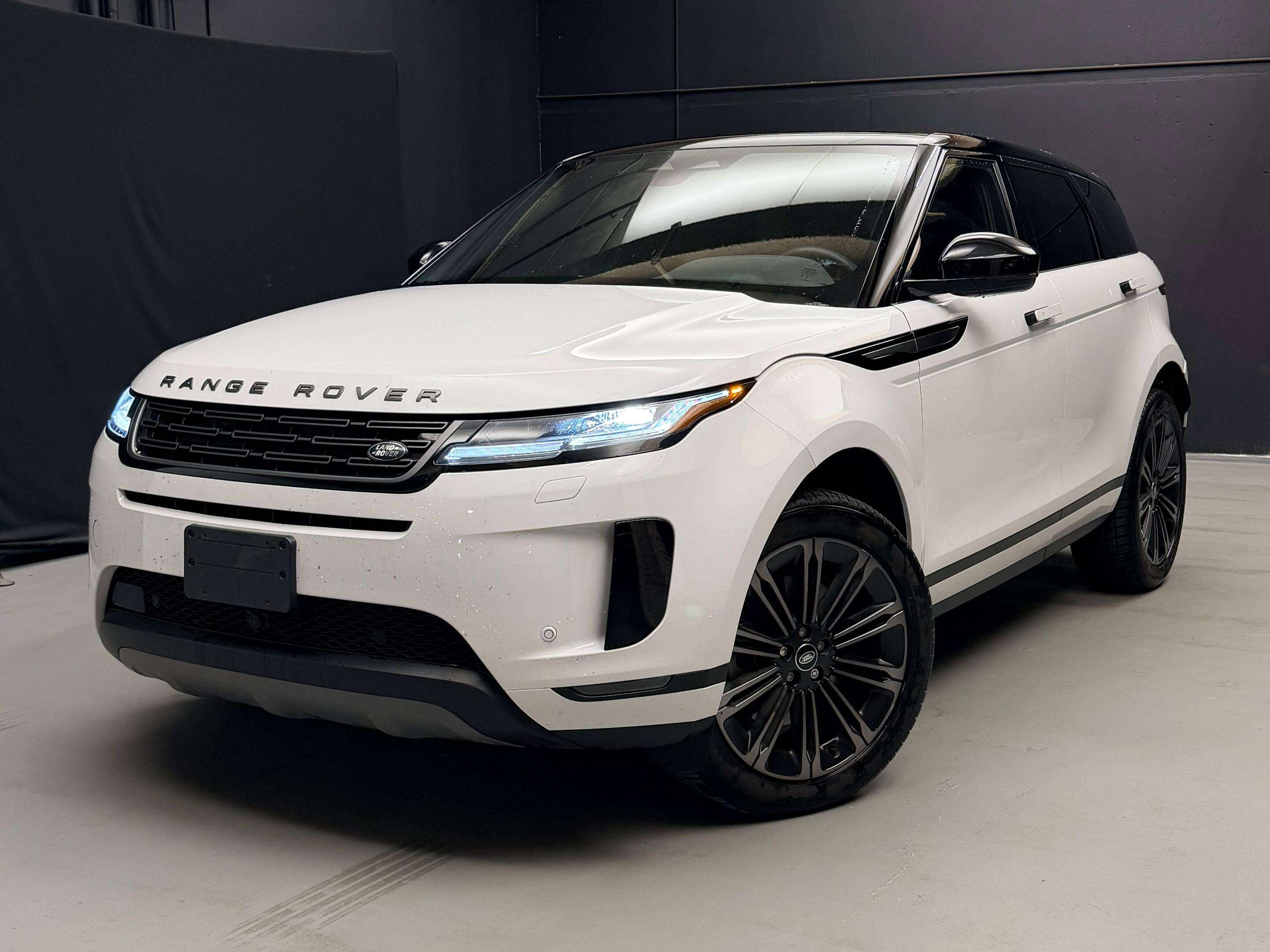 2026 Land Rover Range Rover Evoque LIKE NEW! CERTIFIED VIP LOANER / Finance at 4.99%