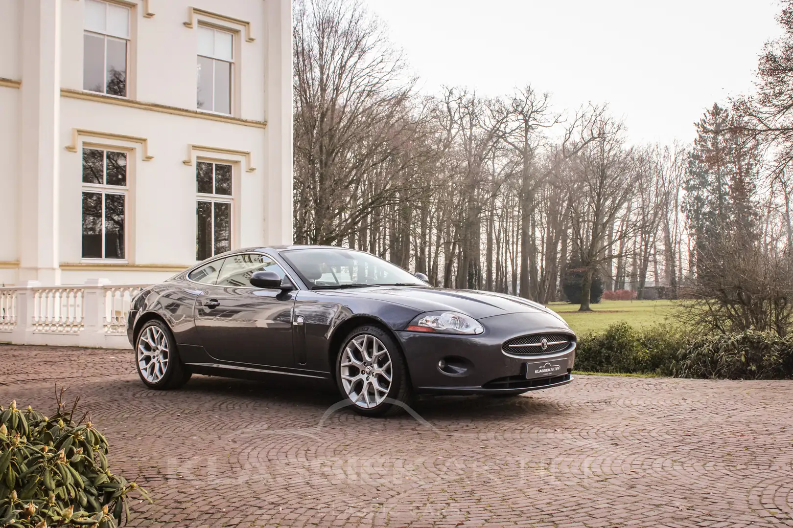 Jaguar XK 4.2 V8 Coupé Grau - 1