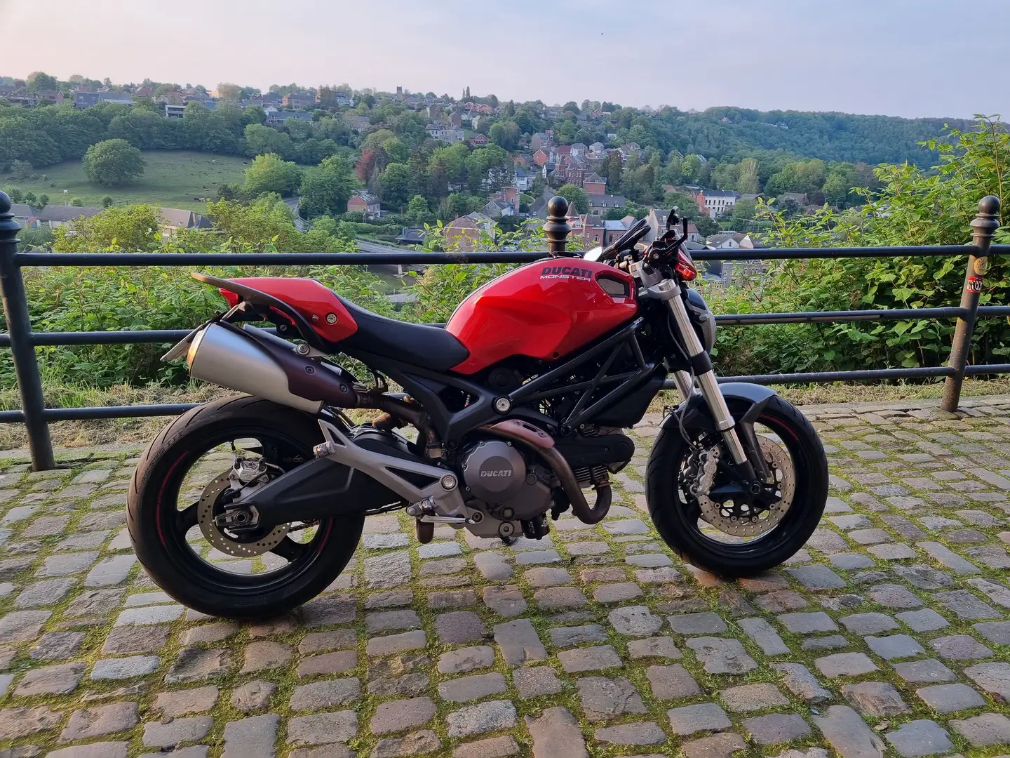 Ducati Monster 696 Édition Monster Art Roşu - 2