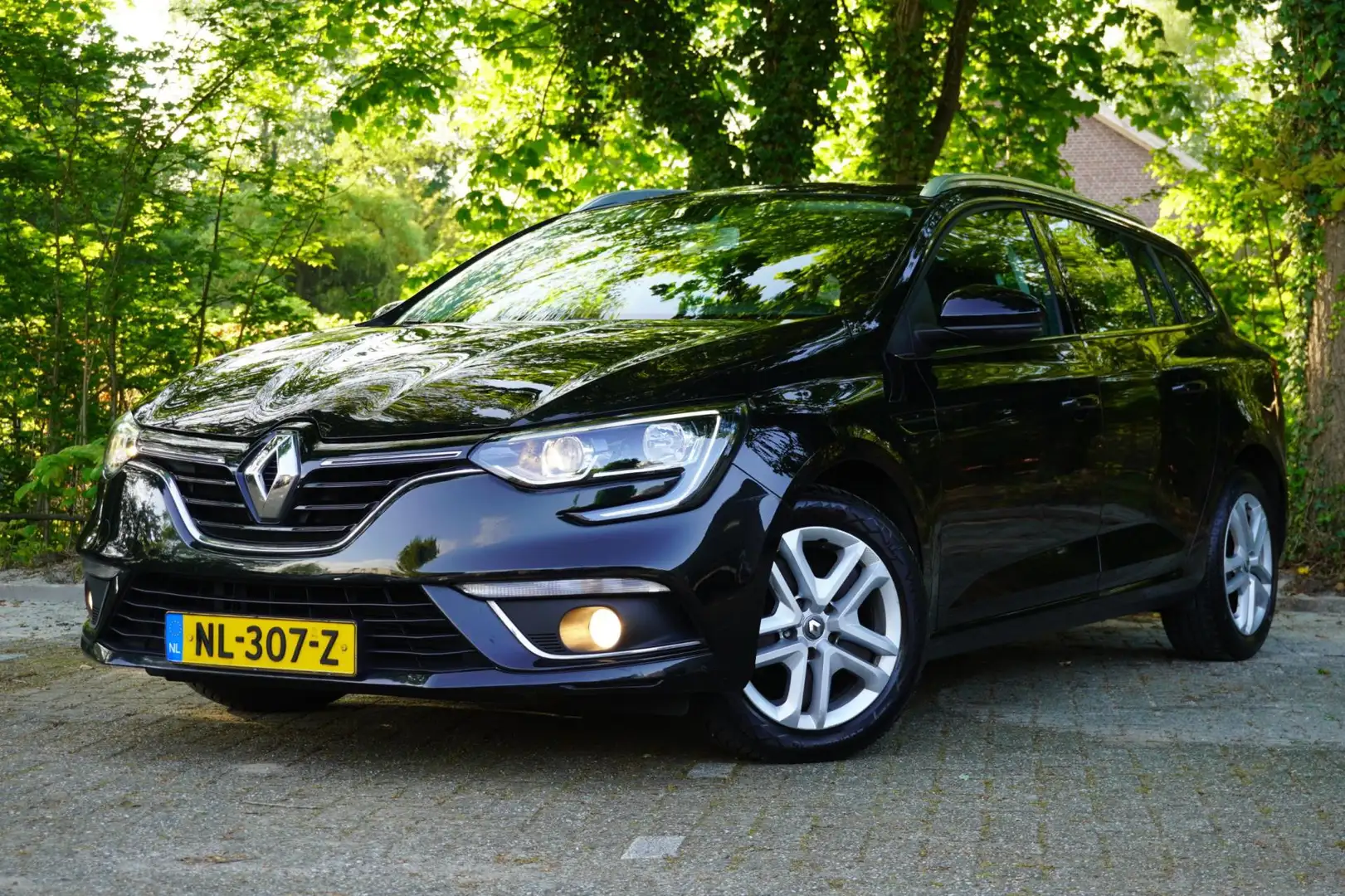 Renault Megane Estate 1.2 TCe Zen 5deurs | Airco | Navigatie | El Zwart - 1