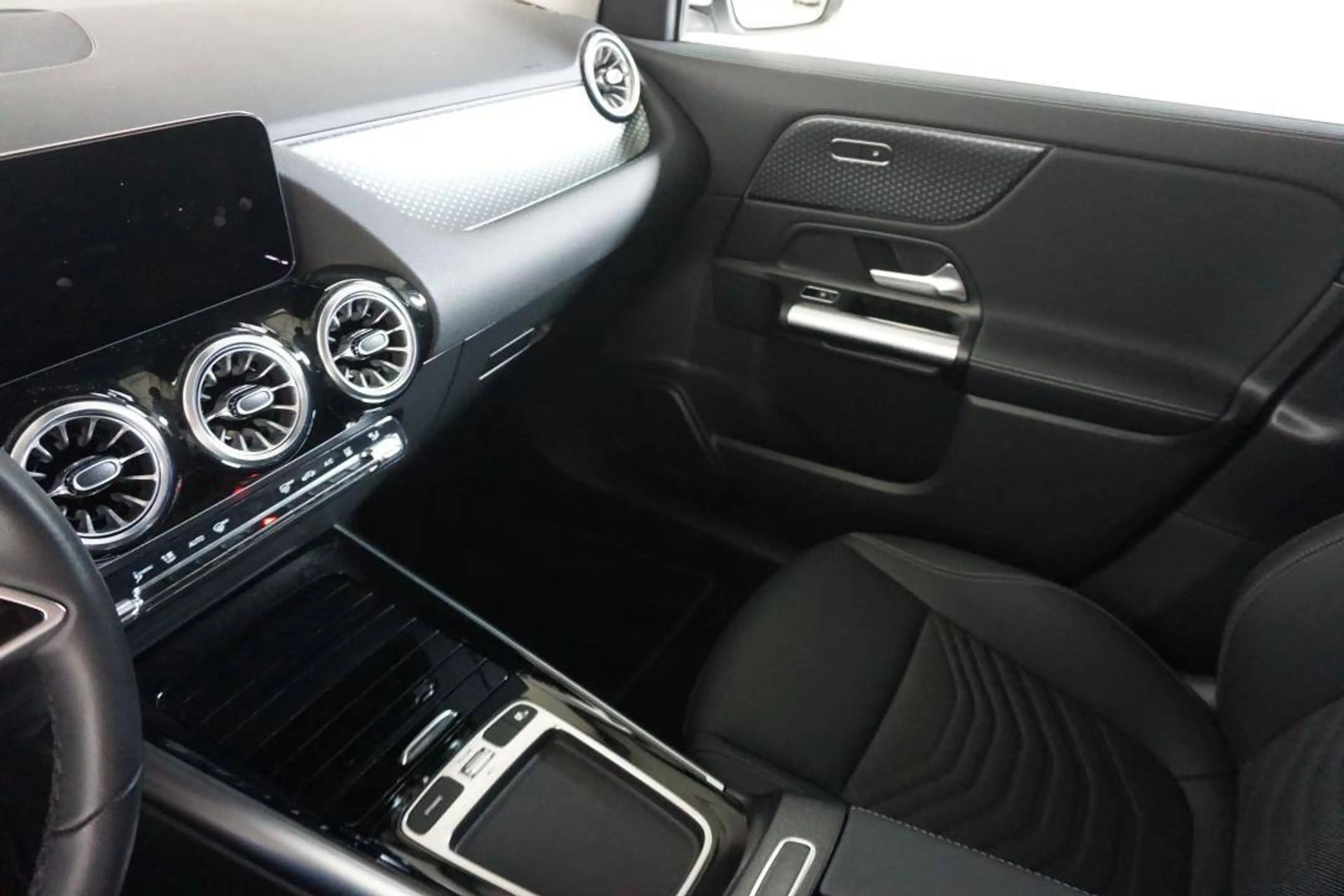 Mercedes-Benz EQA 250 RIJASSISTENTIE PAKKET - TREKHAAK — photo 6