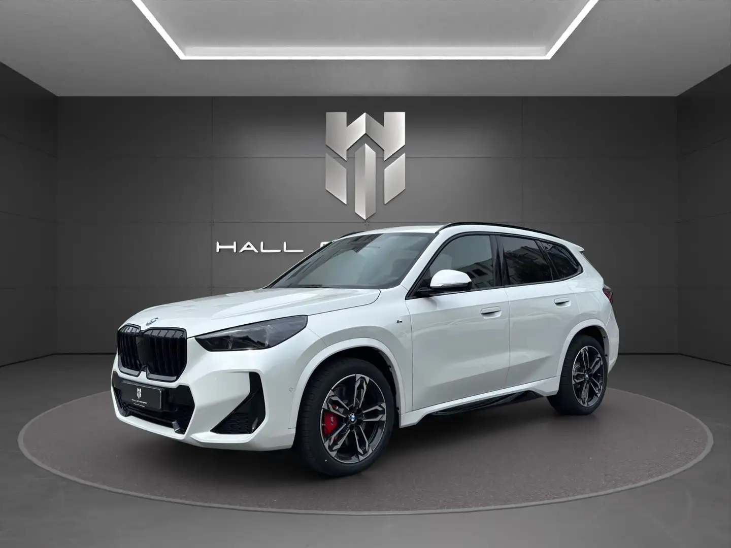 BMW X1 sDrive 20i | M Sport Pro | LED | Pano | AHK Blanc - 1