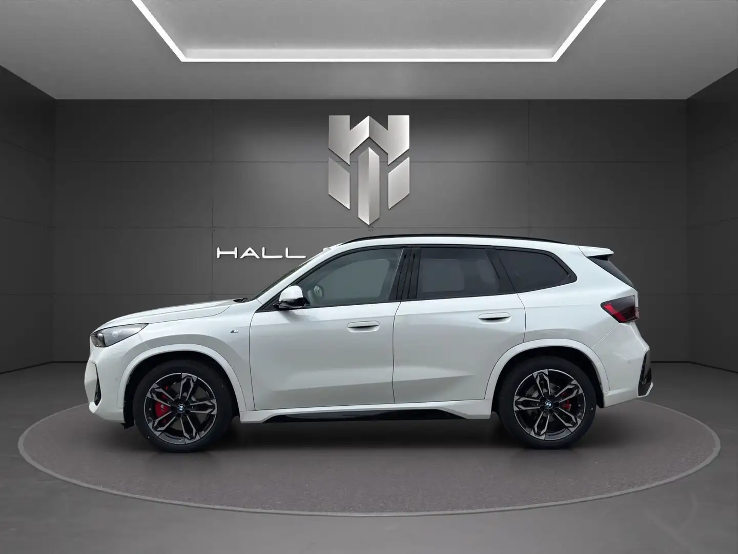 BMW X1 sDrive 20i | M Sport Pro | LED | Pano | AHK Blanc - 2