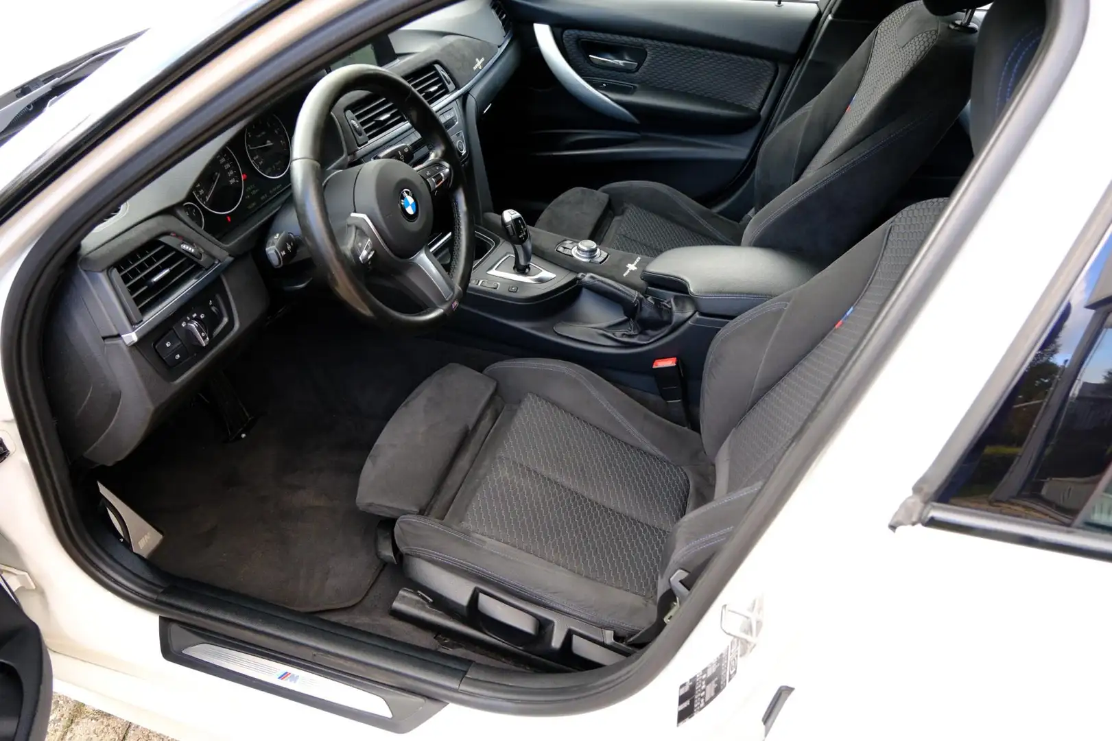 BMW 316 3-serie 316i M Sport Aut. Xenon|Alcantara|Navi|Spo Wit - 2