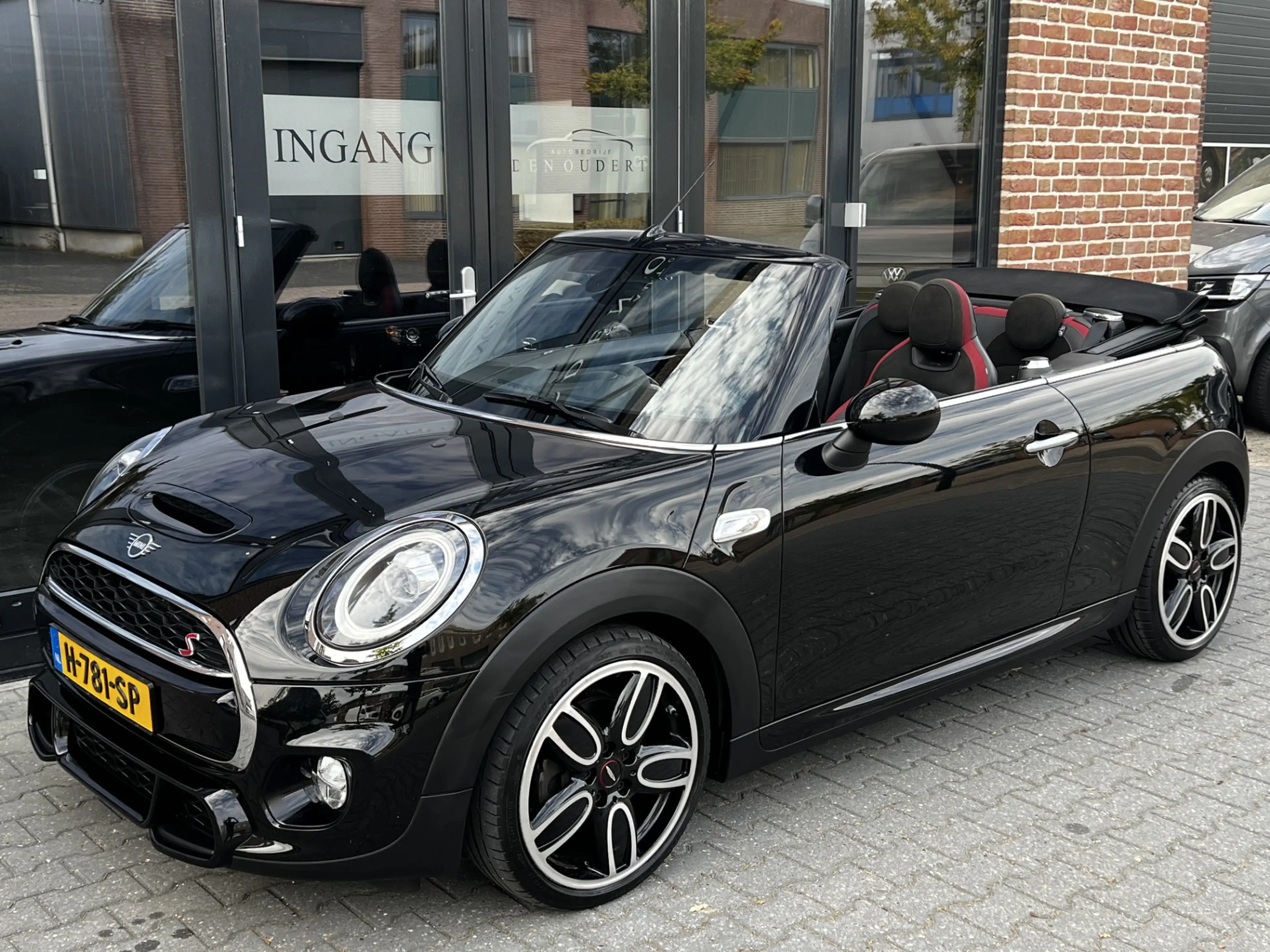 MINI Cooper S Cabrio 2.0 John Cooper Works JCW / 18INCH / LED 2019 — photo 5