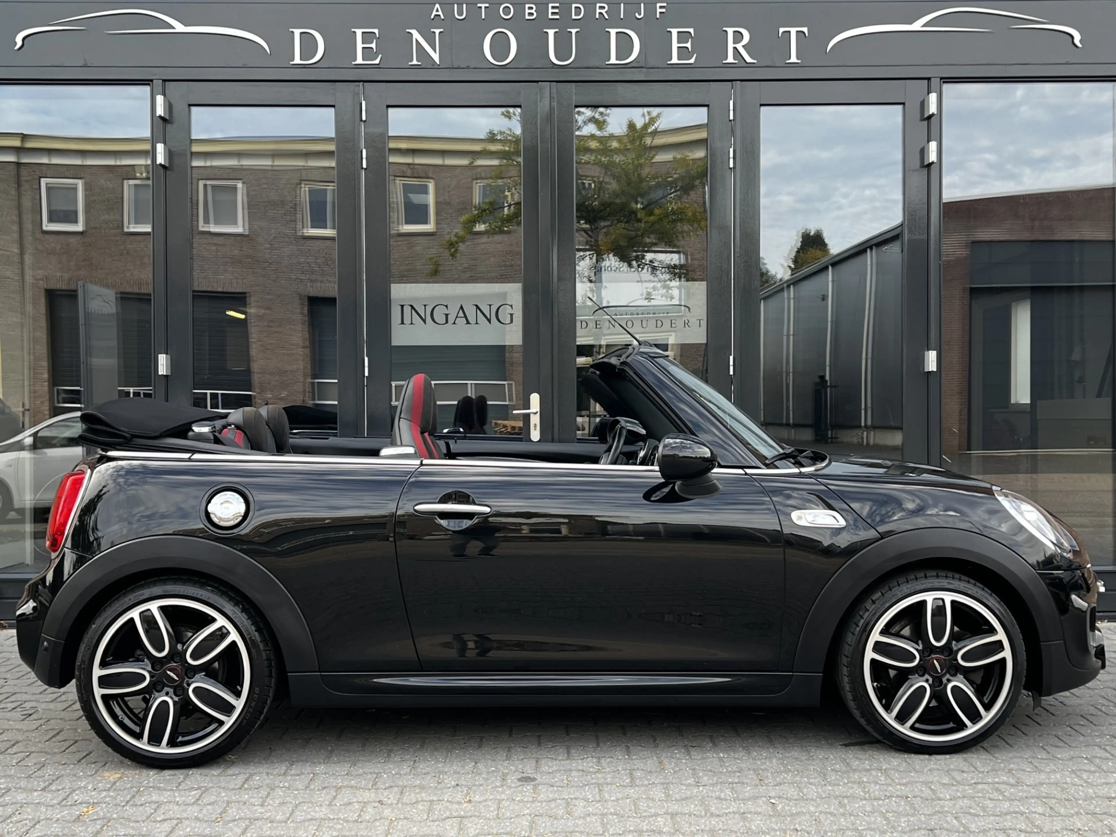 MINI Cooper S Cabrio 2.0 John Cooper Works JCW / 18INCH / LED 2019 — photo 3