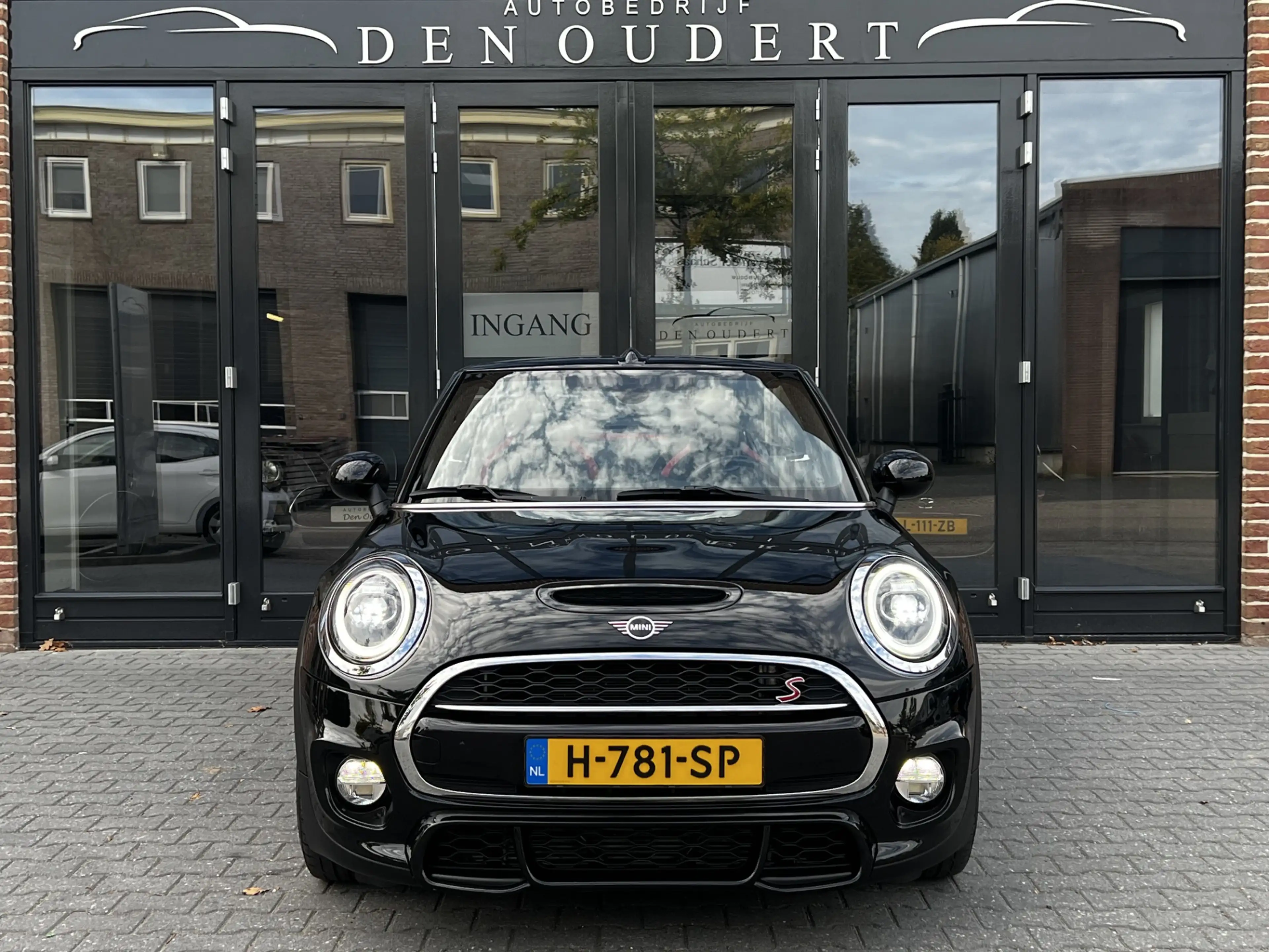 MINI Cooper S Cabrio 2.0 John Cooper Works JCW / 18INCH / LED 2019 — photo 16