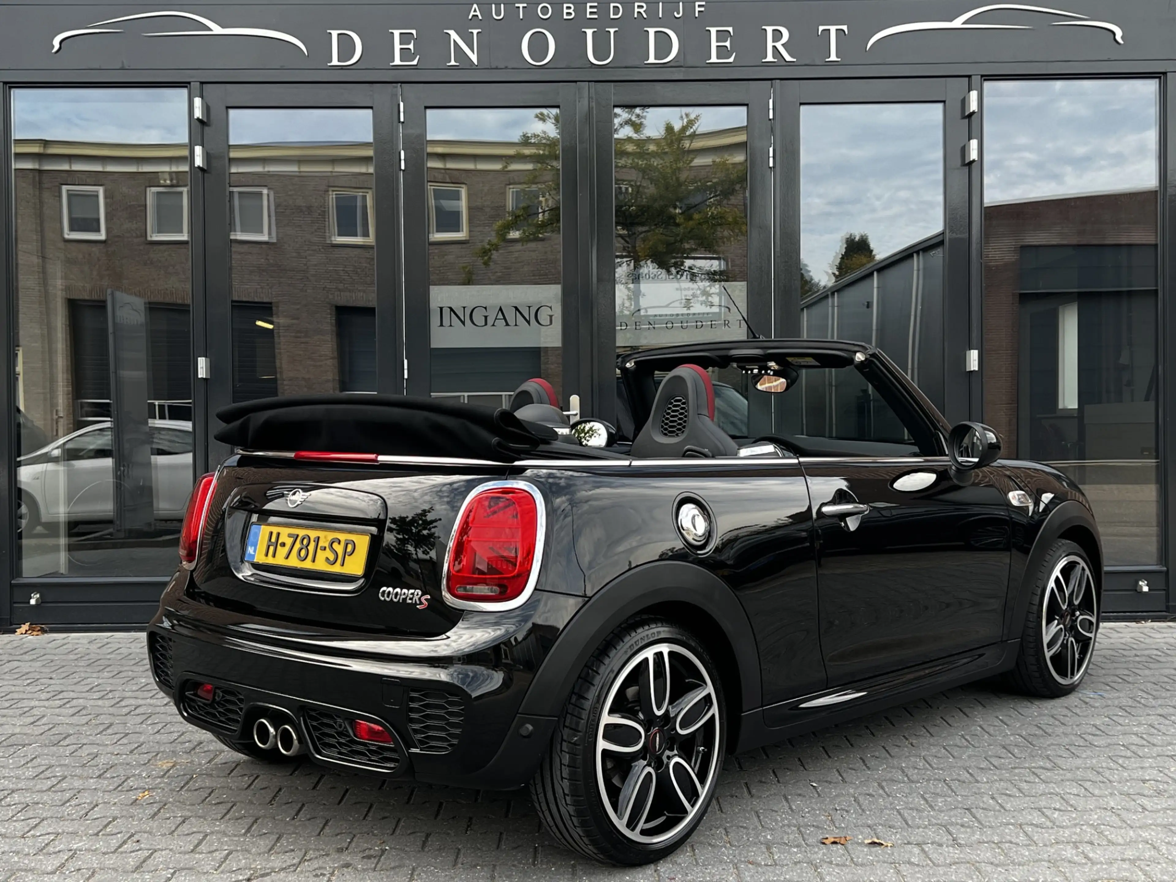 MINI Cooper S Cabrio 2.0 John Cooper Works JCW / 18INCH / LED 2019 — photo 2