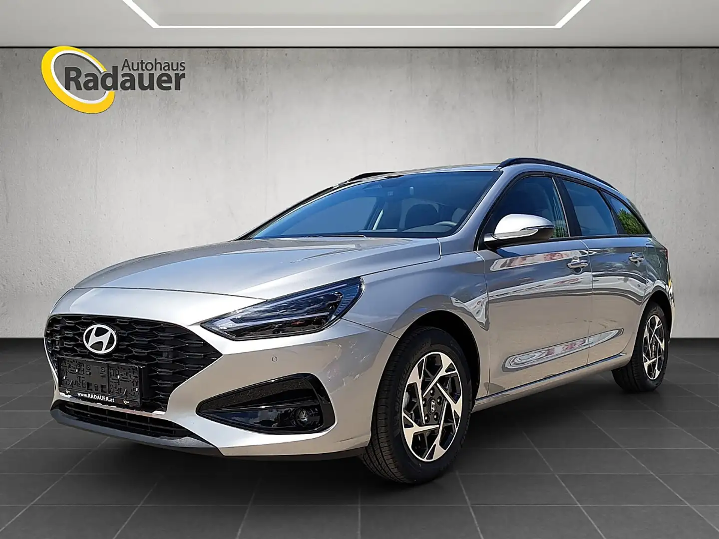 Hyundai i30 Kombi 1,6 TGDI Go! DCT Silber - 1