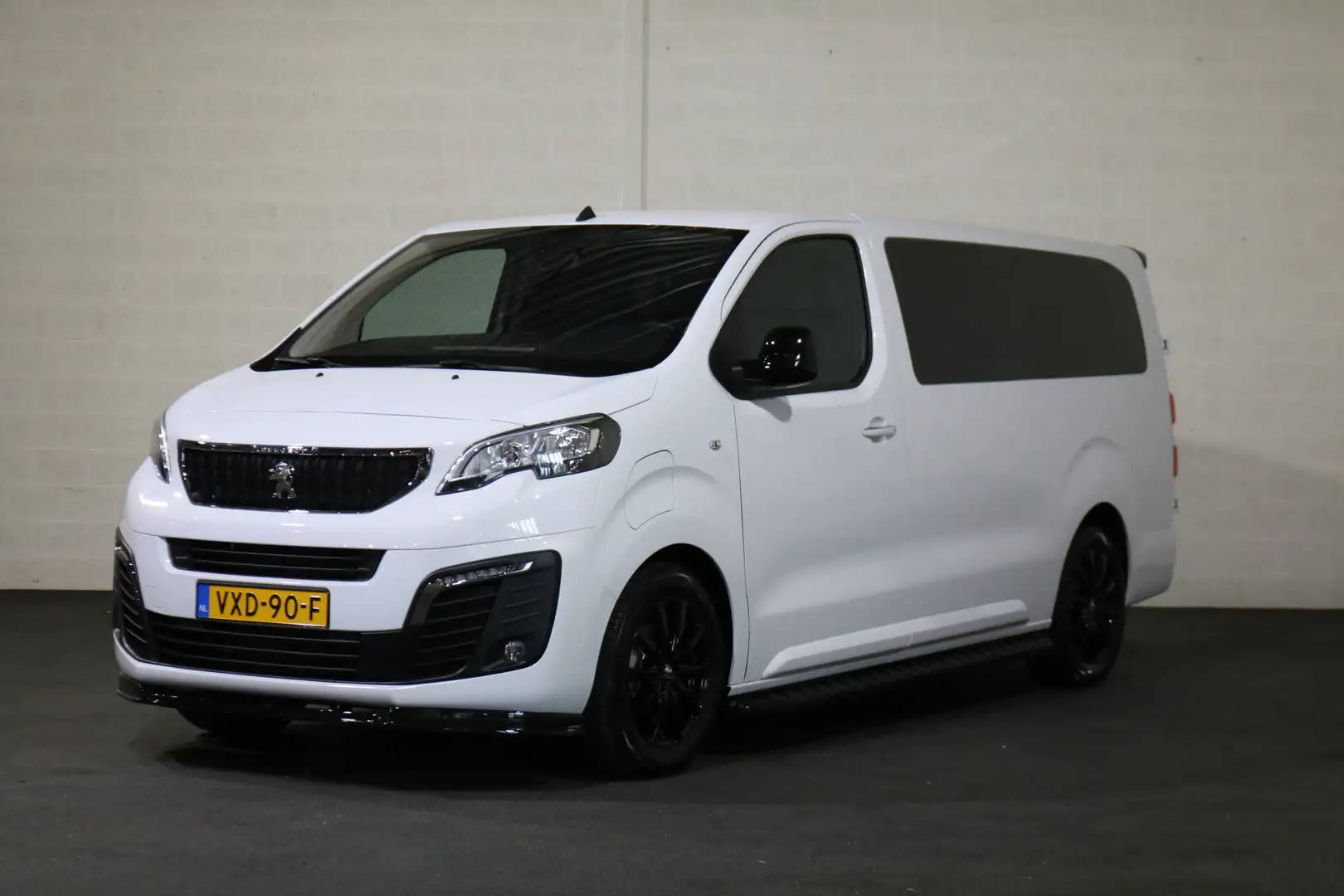 Peugeot e-Expert EV L3 75 kWh Airco Navigatie Trekhaak Black Line Wit - 1