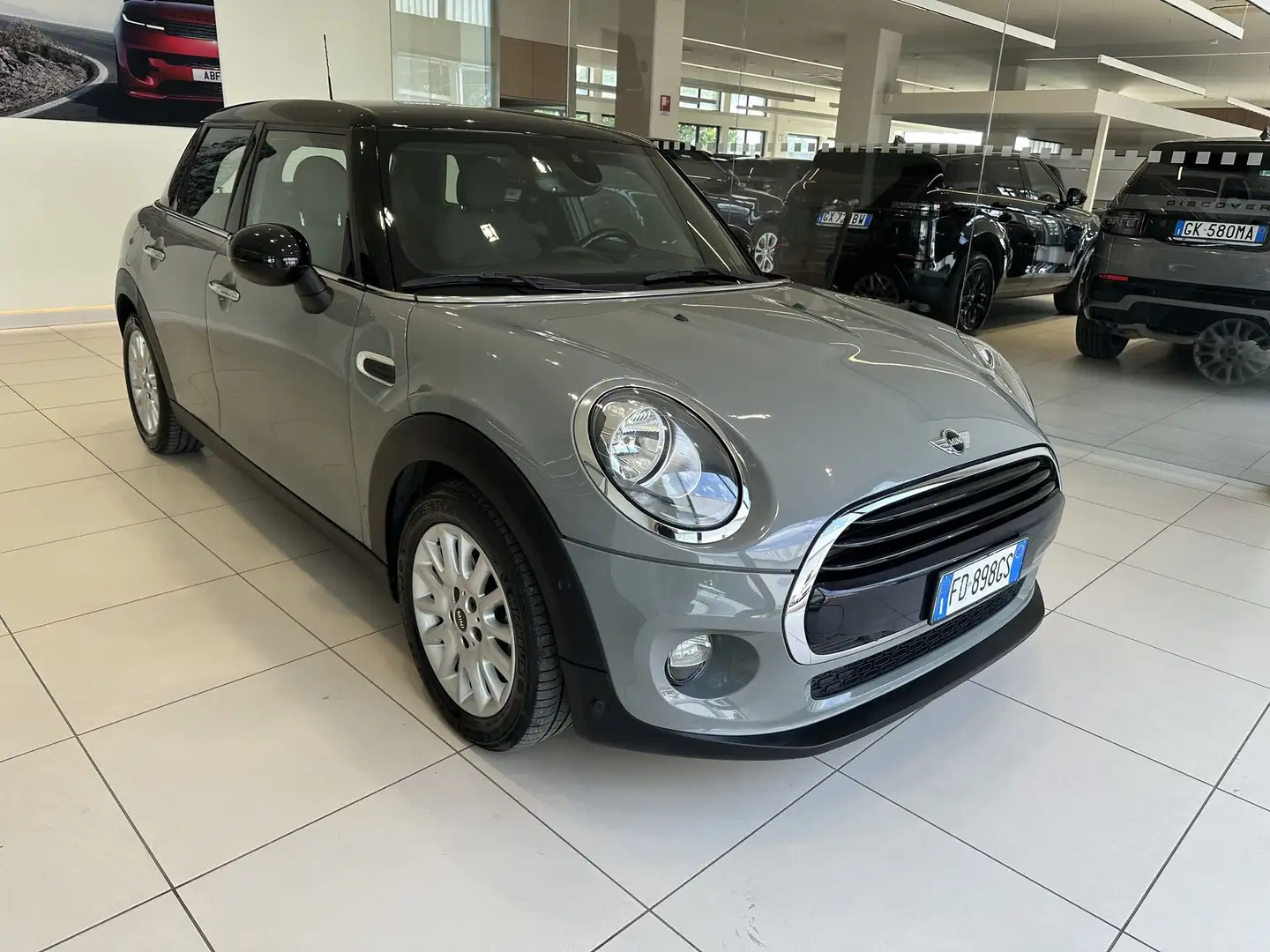 MINI Cooper Mini 1.5 Cooper D 5 porte AUTO Grigio - 2