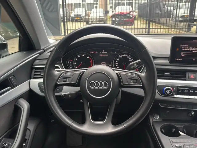 Audi A4 view 8