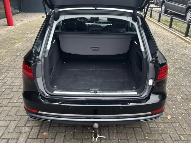Audi A4 view 7
