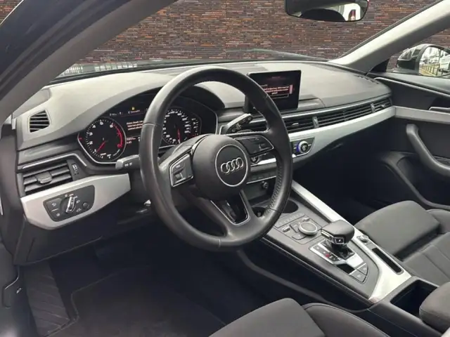 Audi A4 view 10