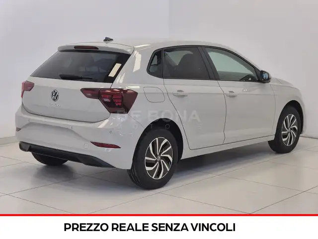 Volkswagen Polo view 4