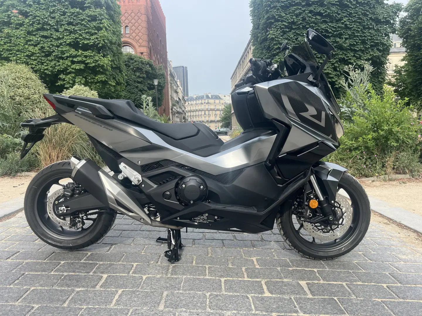 Honda Forza 750 Grau - 1