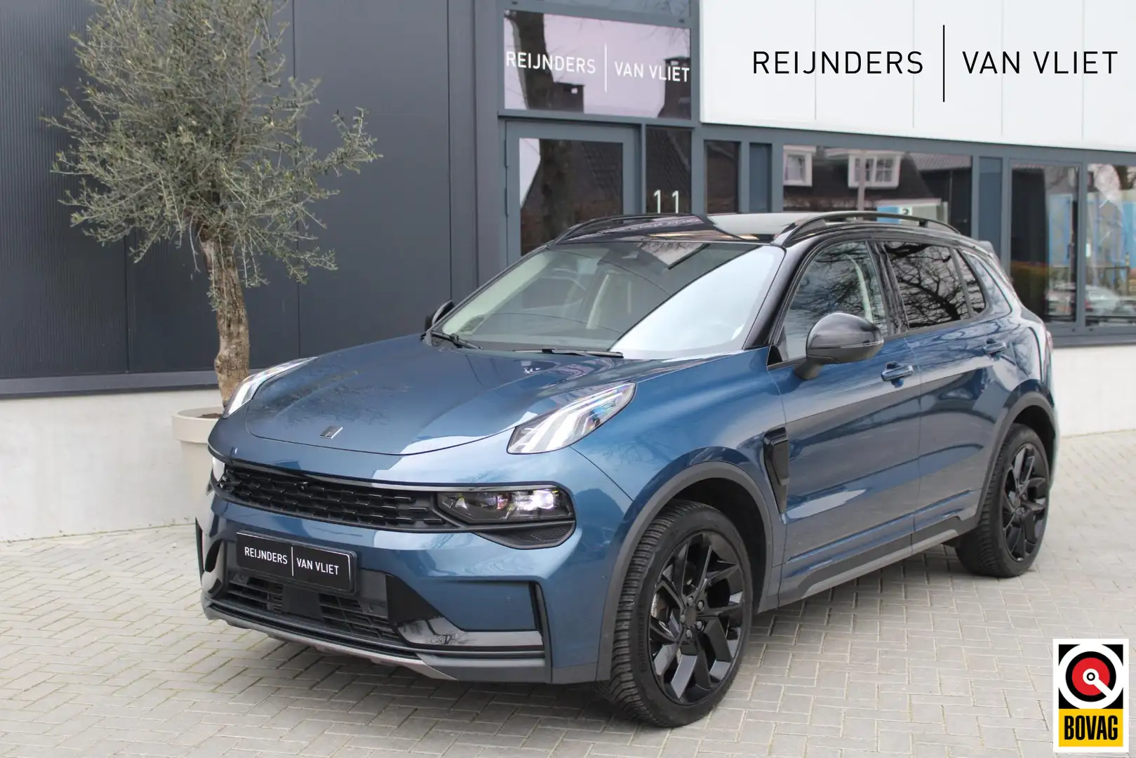 Lynk & Co 01 1.5 Hybrid | Full Black Pack | ACC | Pan.Dak | 360 Blauw - 1
