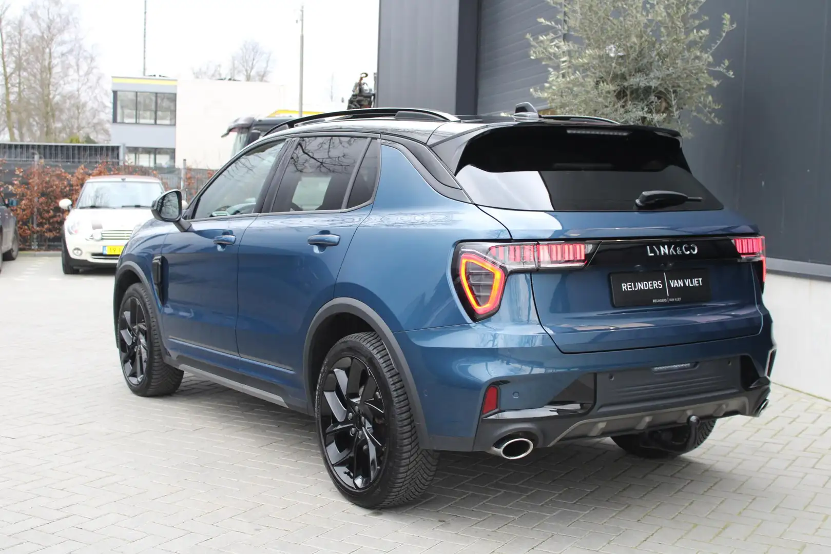 Lynk & Co 01 1.5 Hybrid | Full Black Pack | ACC | Pan.Dak | 360 Blauw - 2