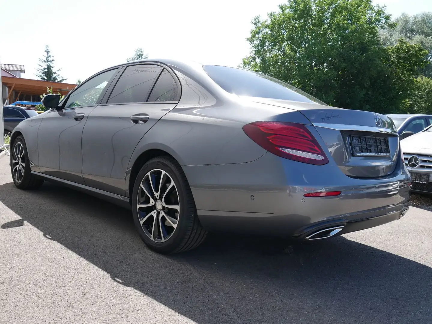 Mercedes-Benz E 200 Lim. Avantgarde NAVI/LED/360°/NIGHT-PAKET Grau - 2