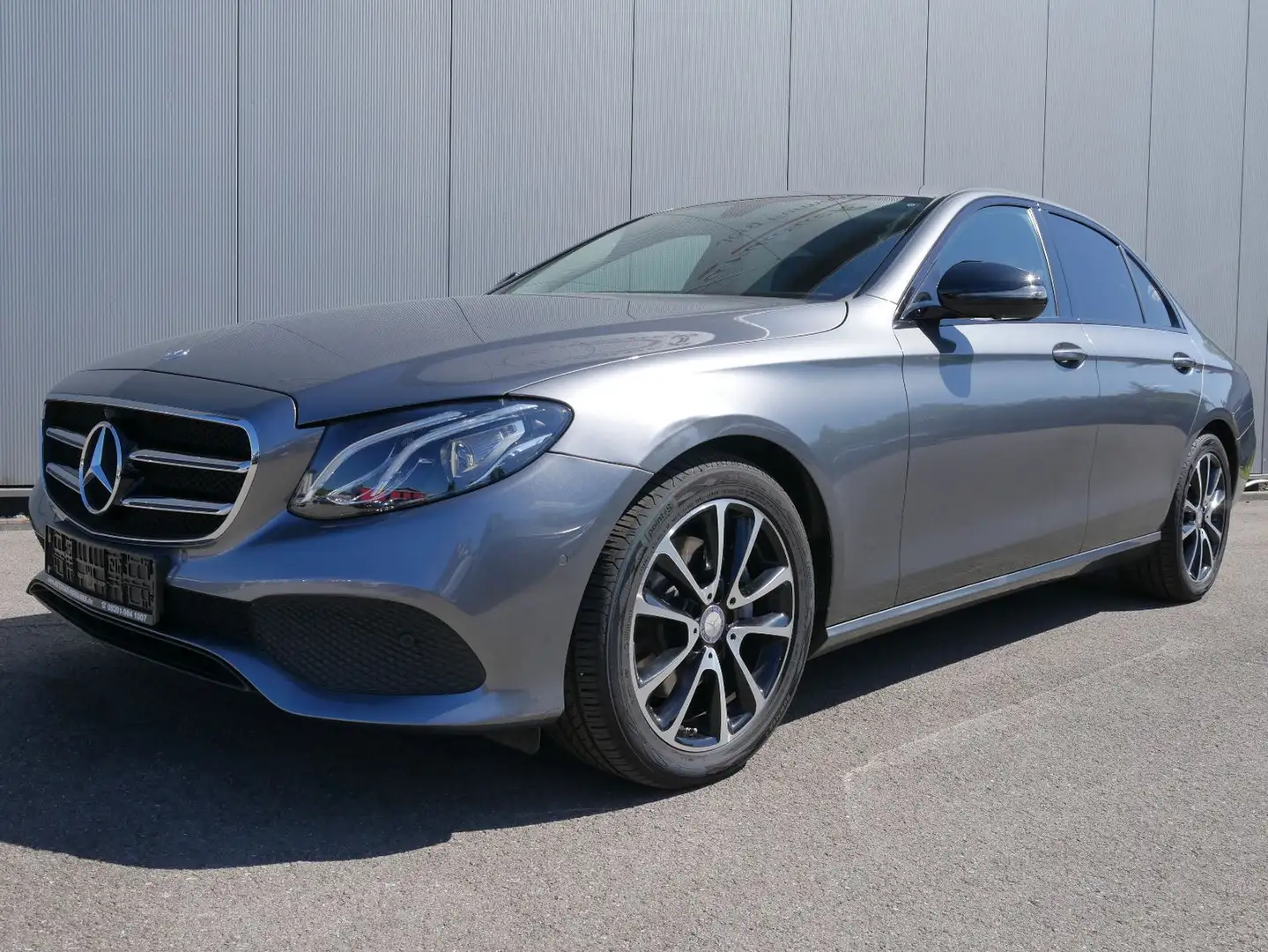 Mercedes-Benz E 200 Lim. Avantgarde NAVI/LED/360°/NIGHT-PAKET Grau - 1