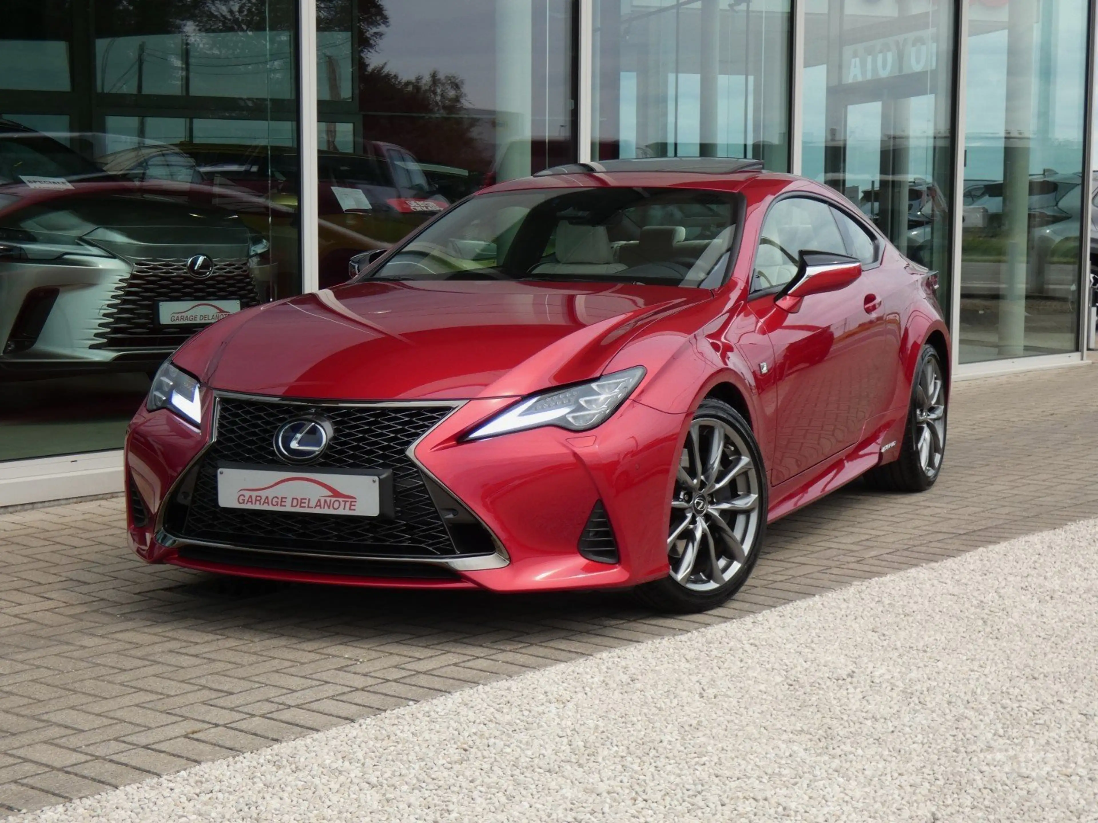 Lexus RC 300h F-SPORT LINE +Open dak +Mark Levinson +Carplay — photo 2