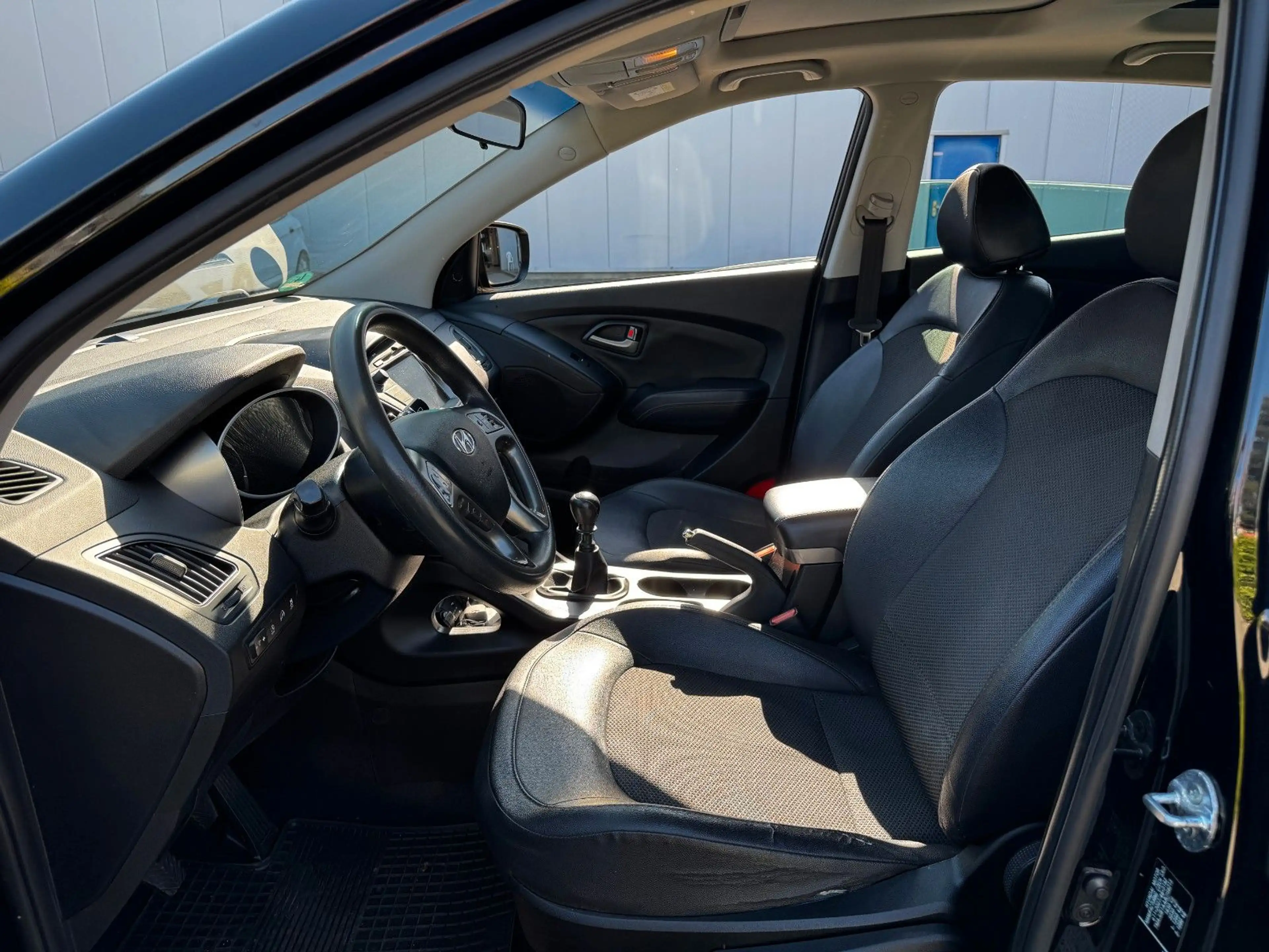 Hyundai iX35 Style 1.Hand *Leder *Panorama *Kamera* — photo 15