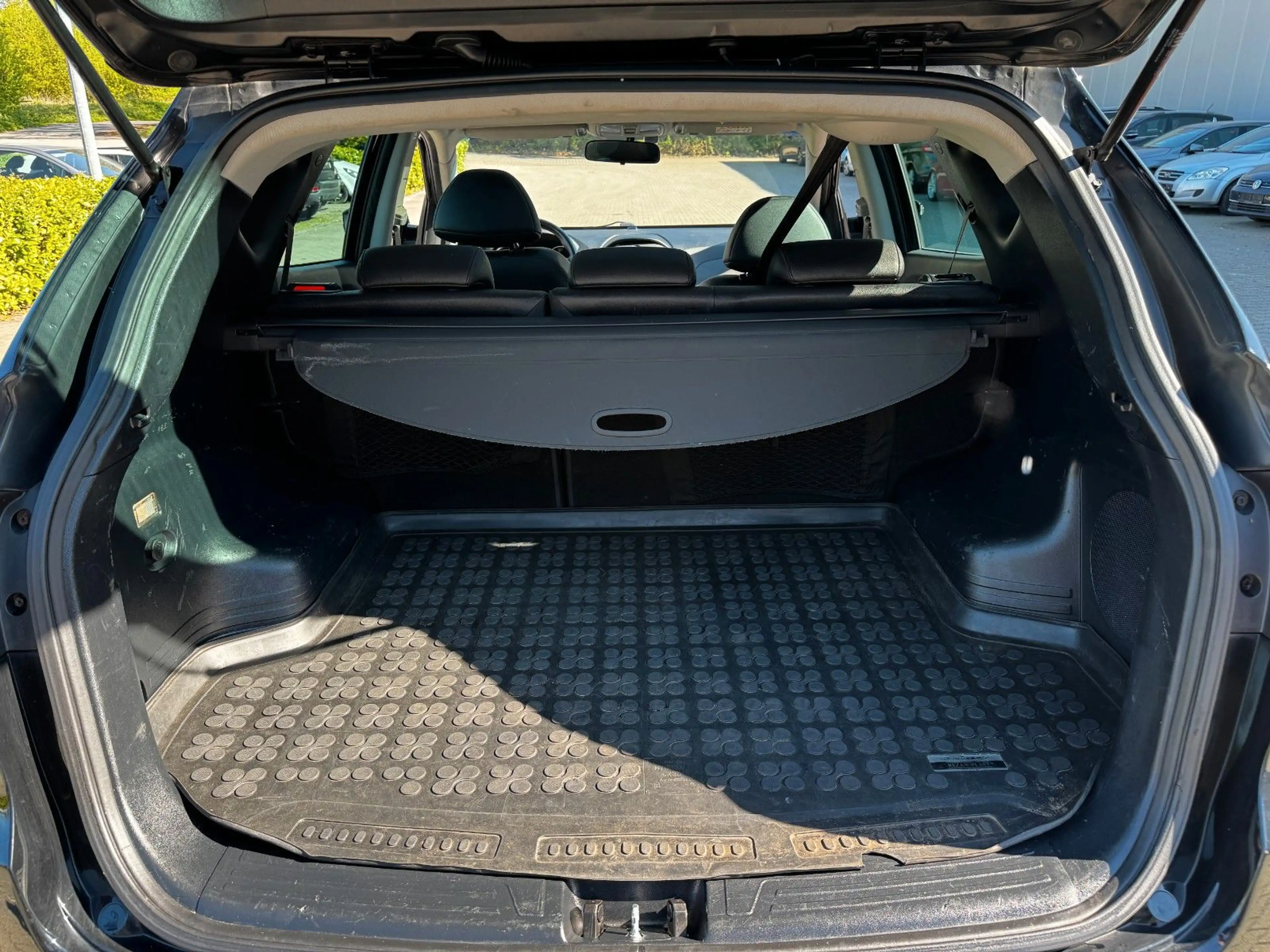 Hyundai iX35 Style 1.Hand *Leder *Panorama *Kamera* — photo 14