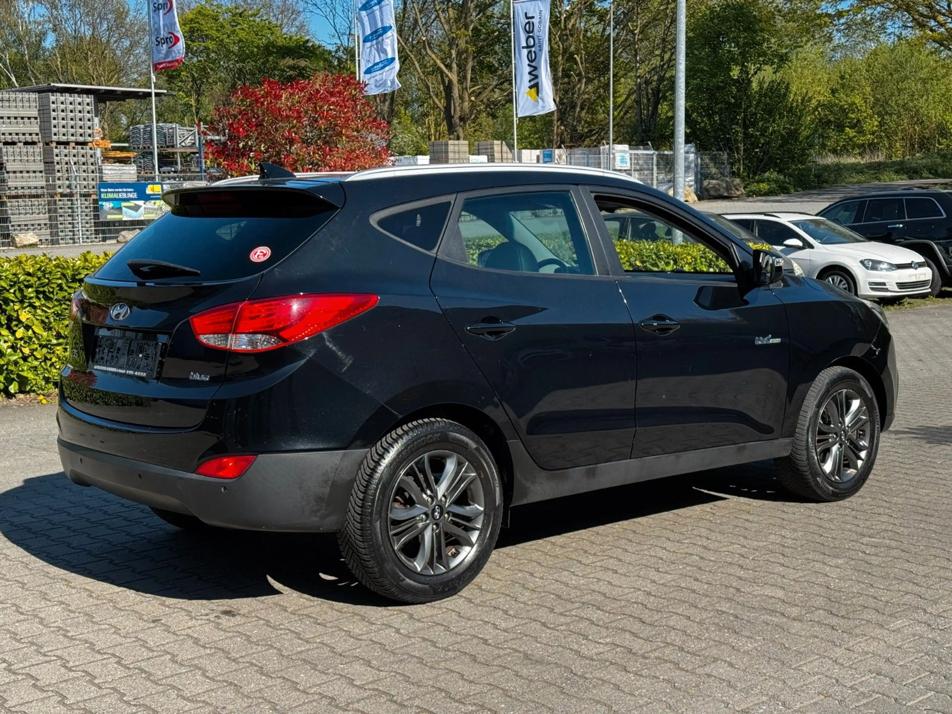 Hyundai iX35 Style 1.Hand *Leder *Panorama *Kamera* — photo 11