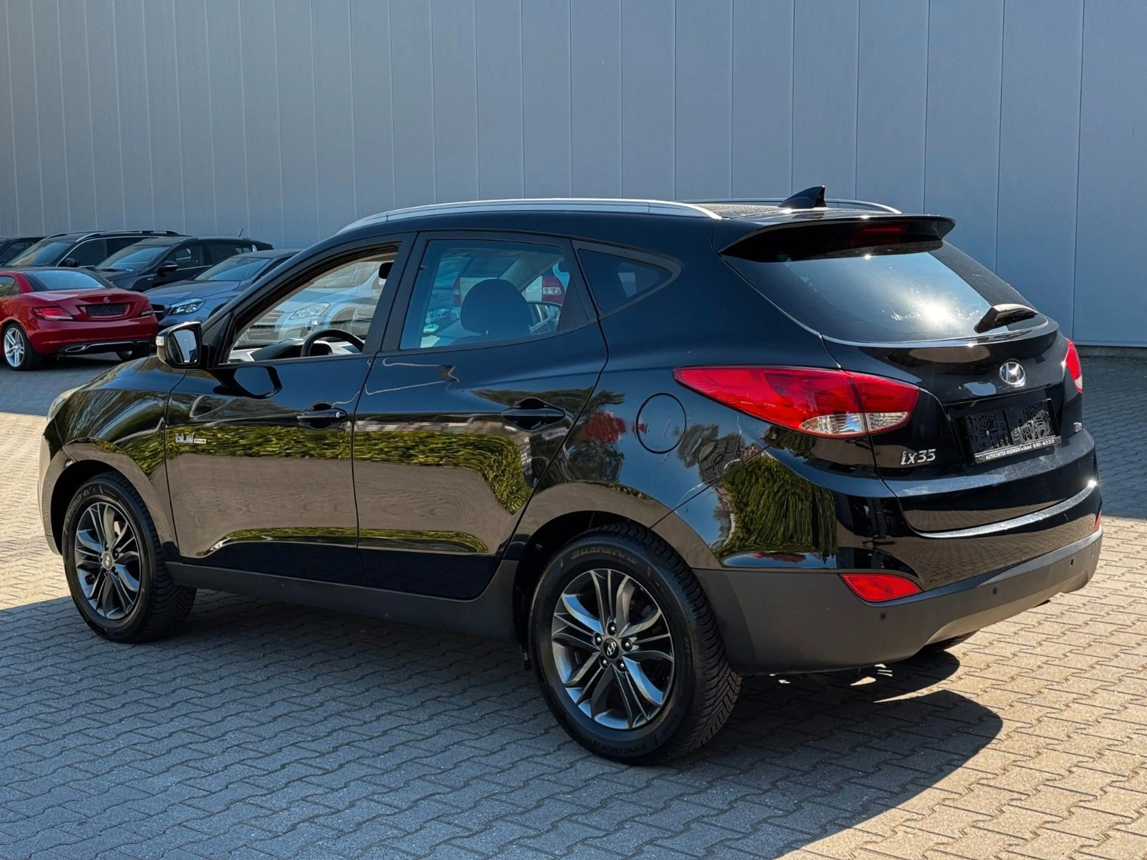 Hyundai iX35 Style 1.Hand *Leder *Panorama *Kamera* — photo 13