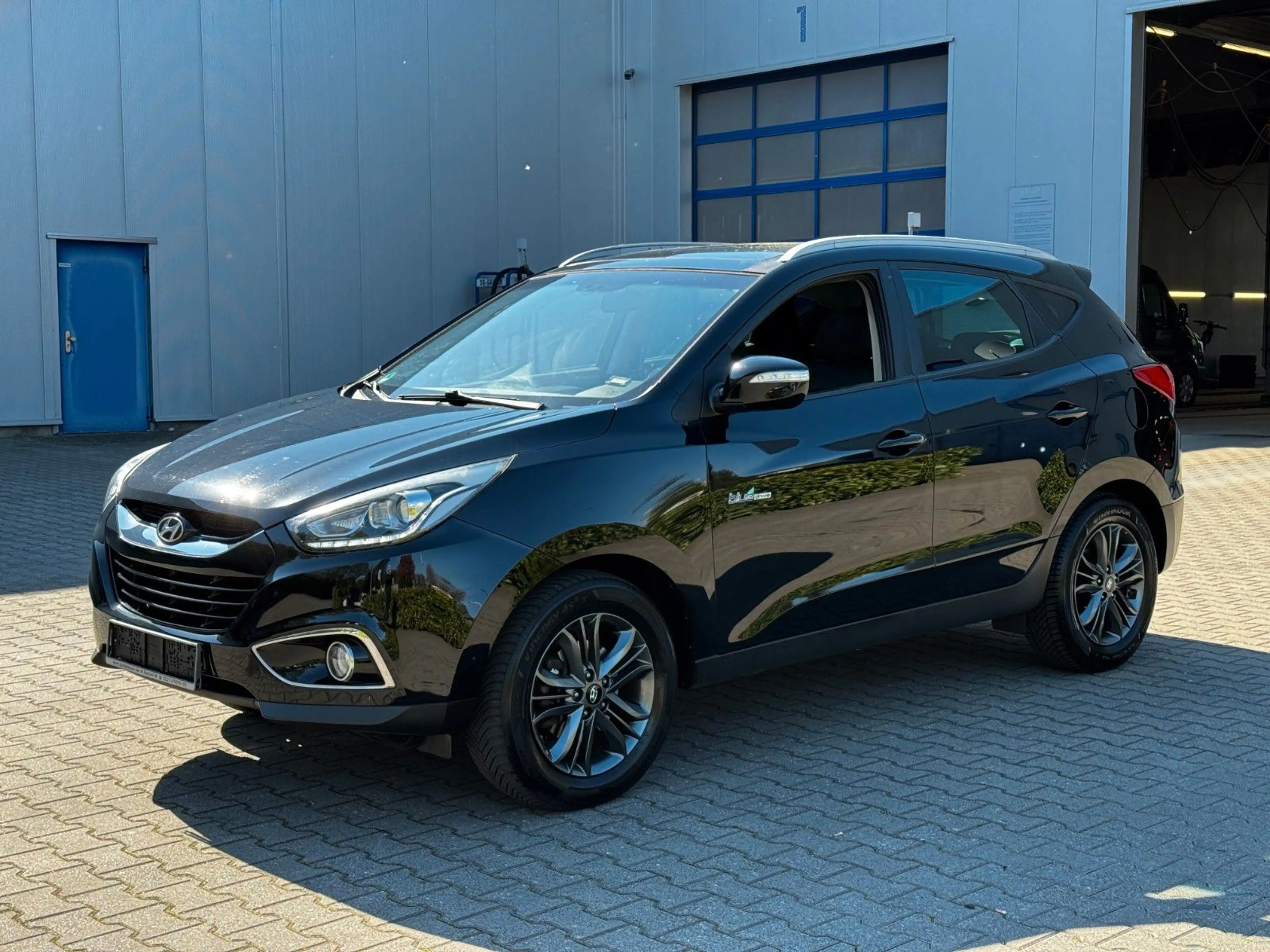 Hyundai iX35 Style 1.Hand *Leder *Panorama *Kamera* — photo 7