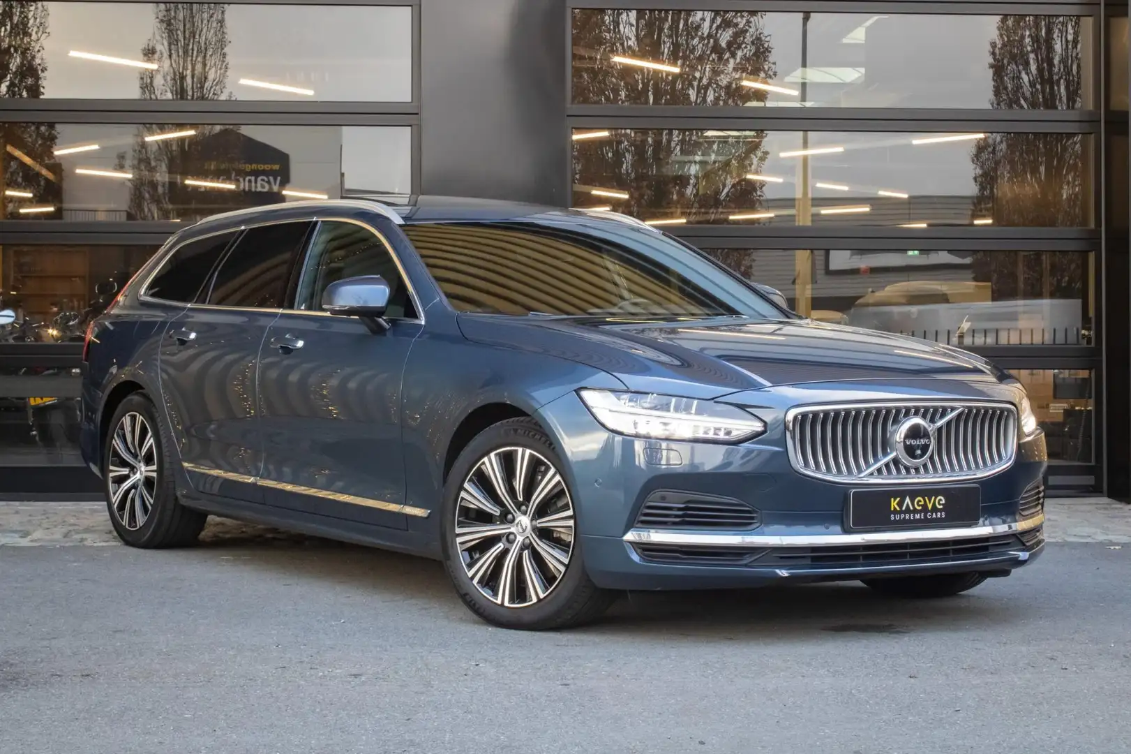Volvo V90 2.0 T8 AWD Inscription Exclusive Blau - 1
