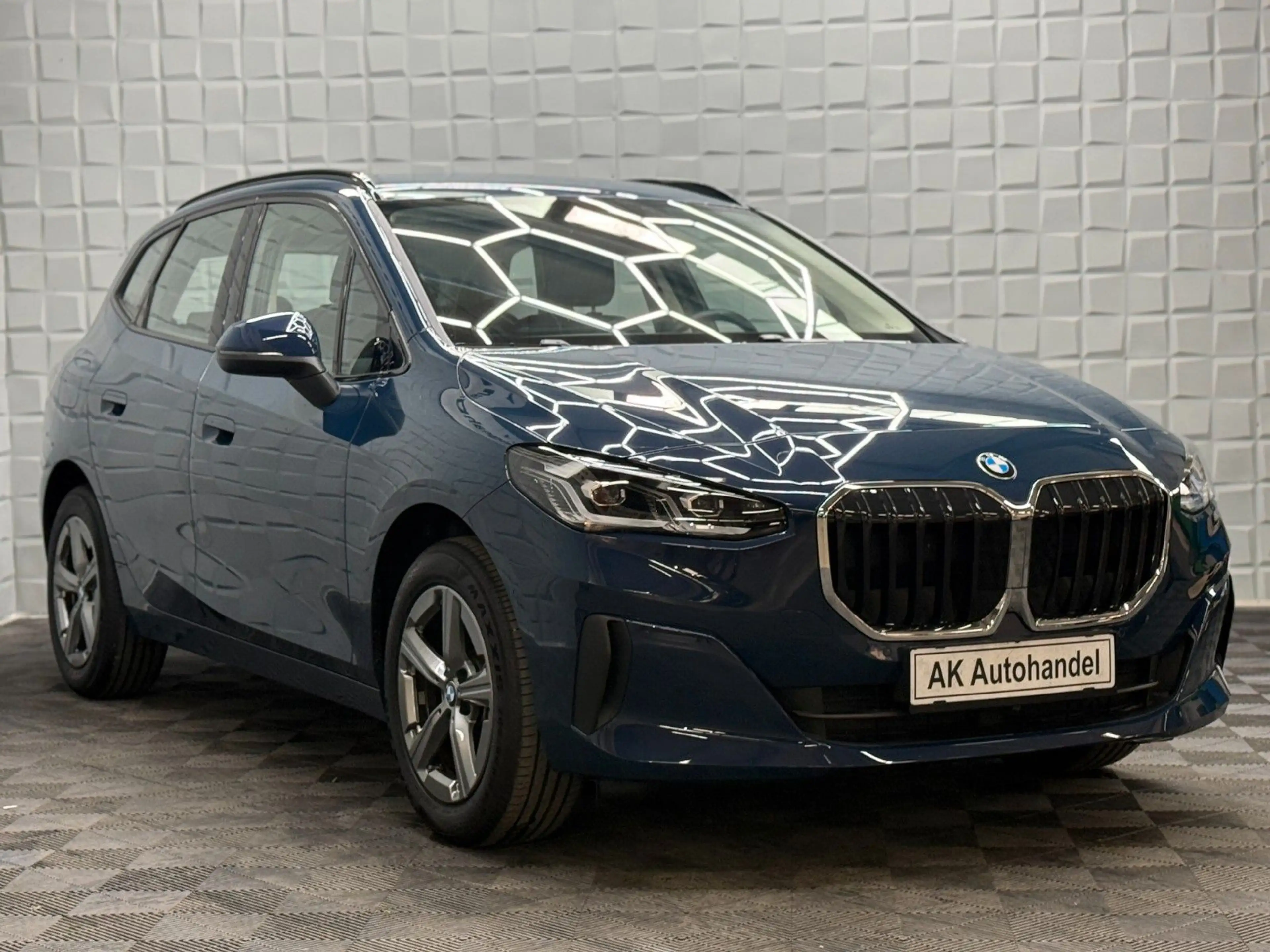 BMW 220 i  Active Tourer Steptronic LED Tempo — photo 3