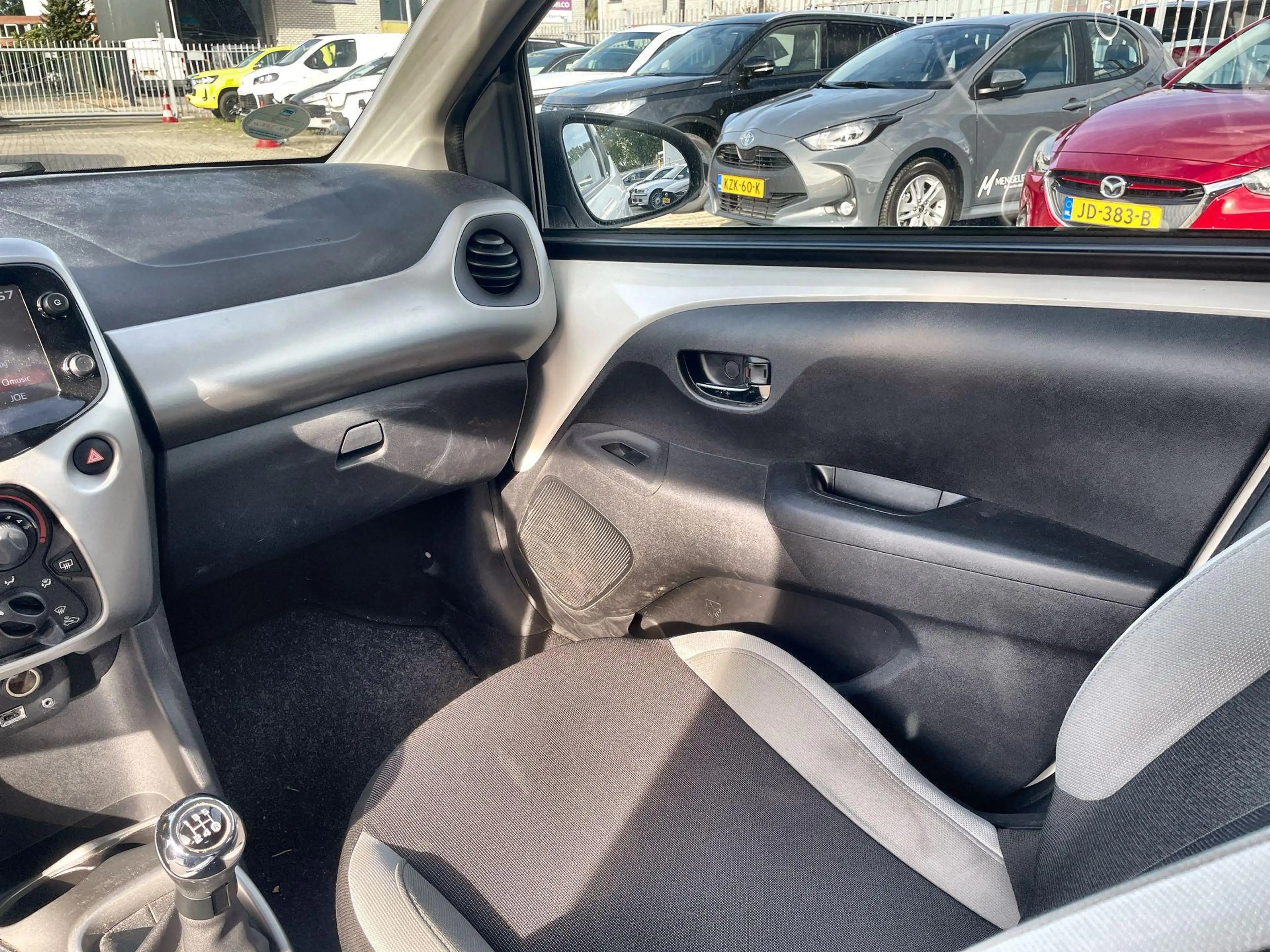 Toyota Aygo 1.0 VVT-i x-play — photo 11