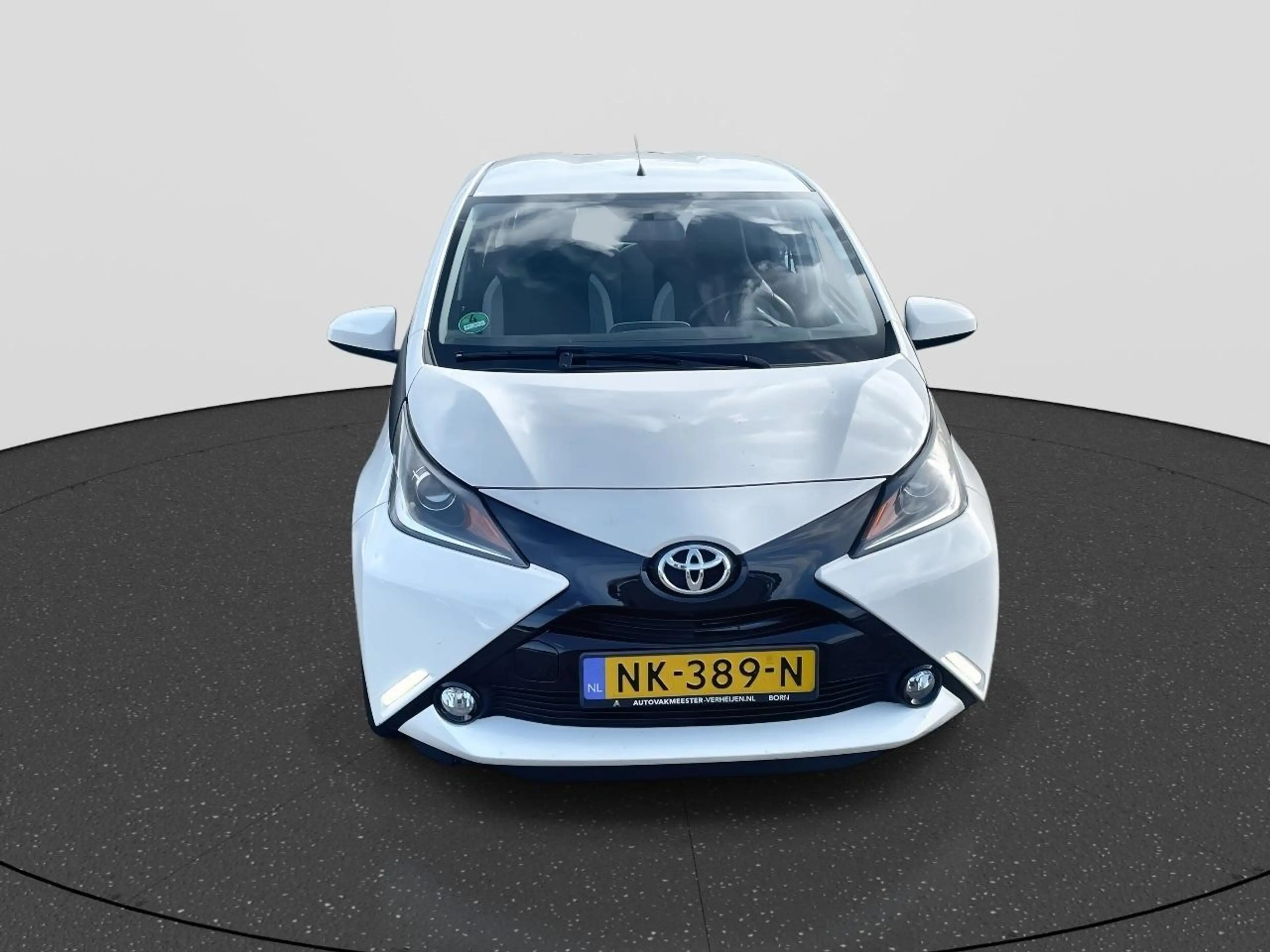 Toyota Aygo 1.0 VVT-i x-play — photo 3