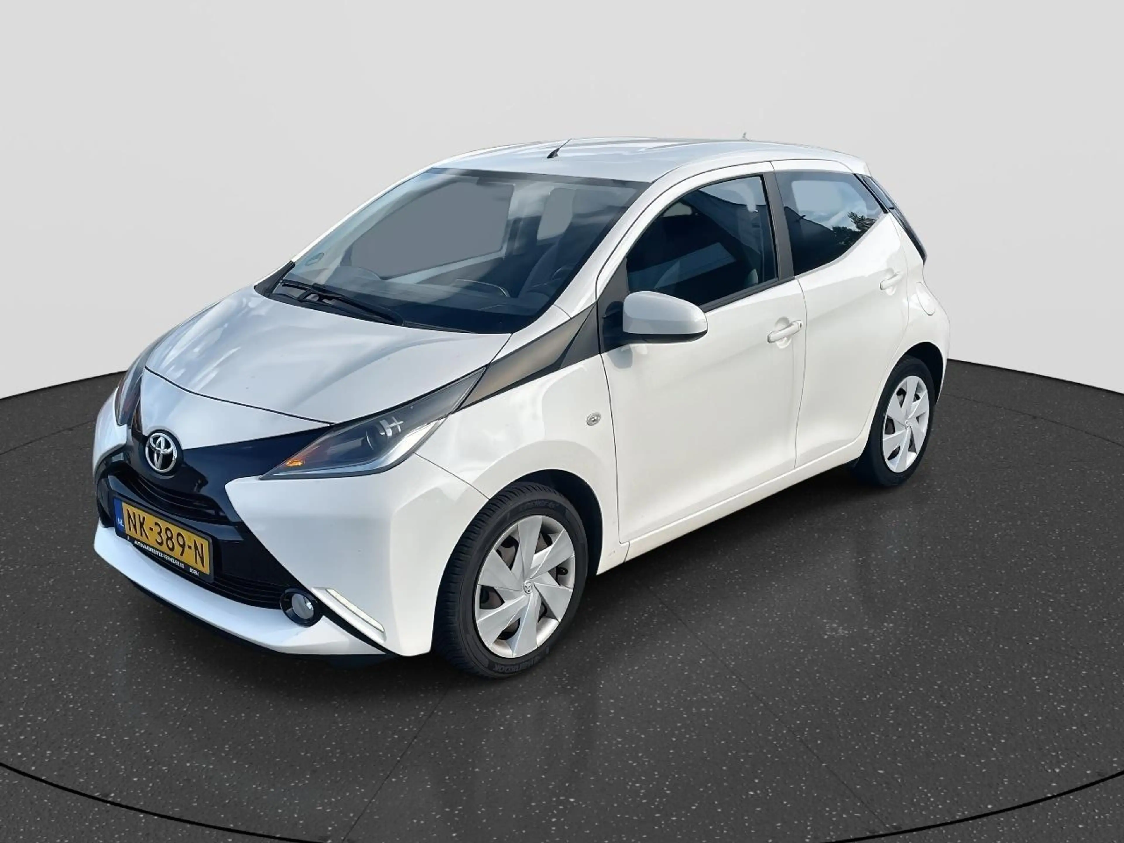 Toyota Aygo 1.0 VVT-i x-play — photo 4